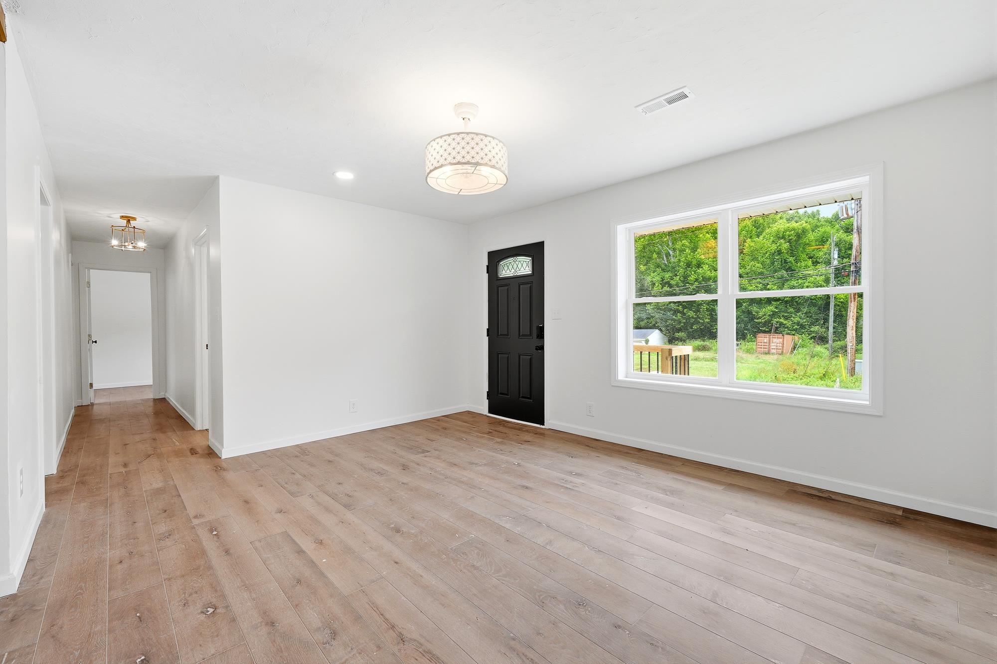 https://zimg.paragon.ice.com/ParagonImages/Property/PH/AABRKY/60868/13/0/0/3809a79cf944f91be584a25a56c7ac61/0/76927fec3f7ef2b55d4e80dfc679d490/60868-b52b3ccf-88c3-490e-87ff-9a4c0caad4d0.JPG