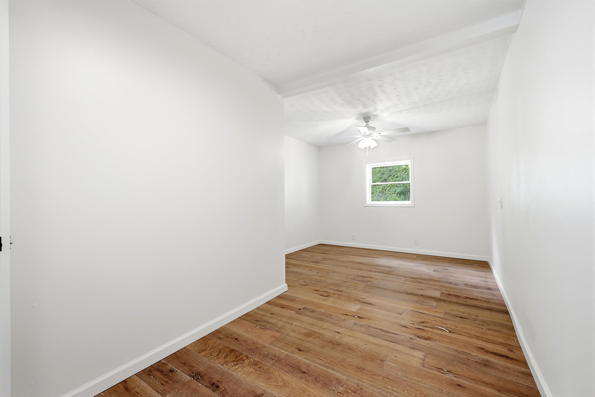 https://zimg.paragon.ice.com/ParagonImages/Property/PH/AABRKY/60868/6/0/0/df50969cec2056e3addc64b44714a9c8/0/76927fec3f7ef2b55d4e80dfc679d490/60868-6f01c7a7-c3a2-45c8-b138-445e7c429555.JPG