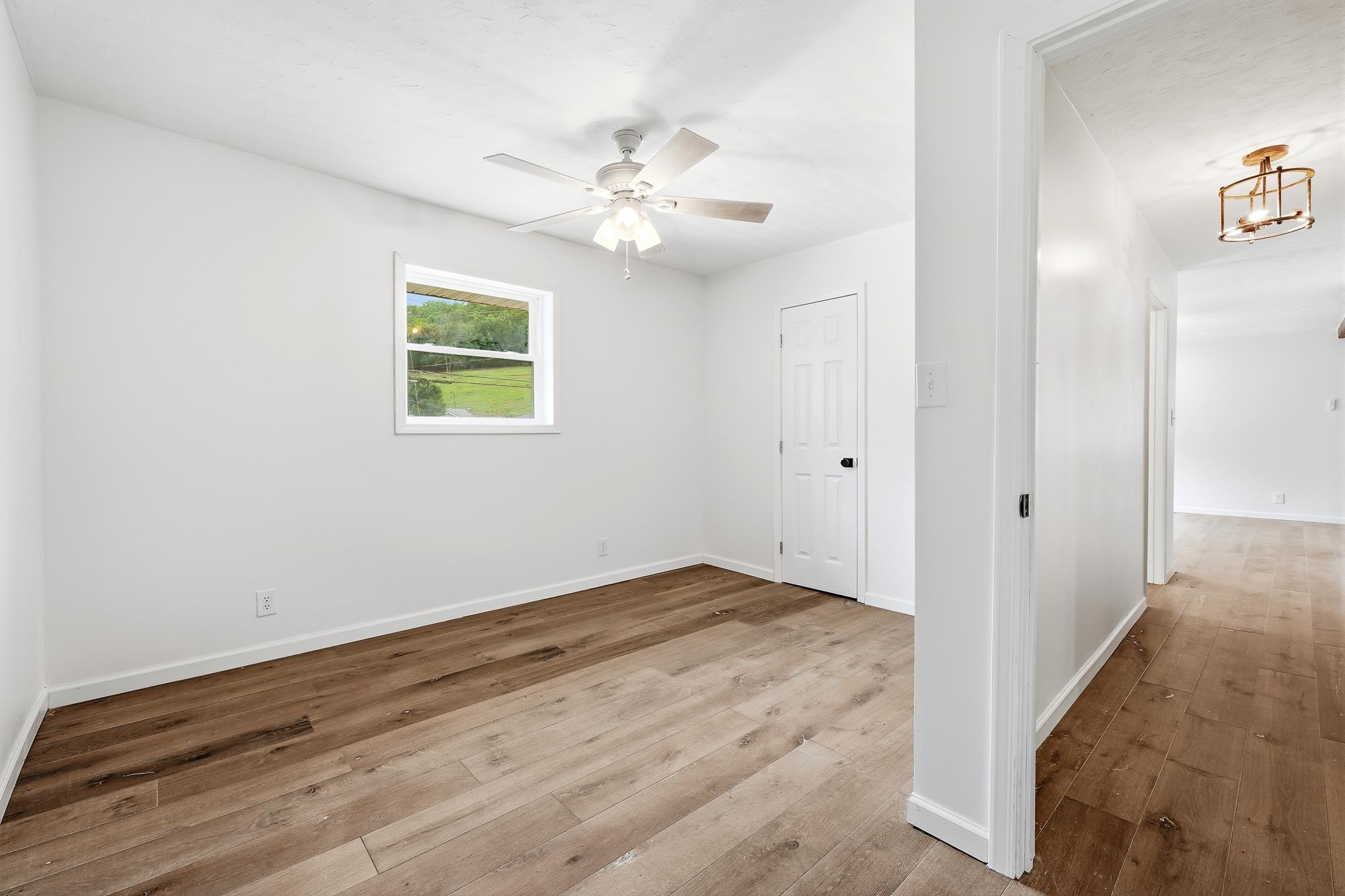 https://zimg.paragon.ice.com/ParagonImages/Property/PH/AABRKY/60868/9/0/0/156b715dfa07e11232c0a1508fde1ae9/0/76927fec3f7ef2b55d4e80dfc679d490/60868-e899a764-7946-4904-b379-5bd18802b877.JPG