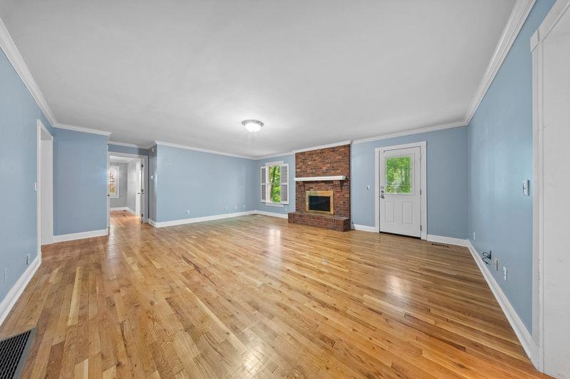 https://zimg.paragon.ice.com/ParagonImages/Property/PH/AABRKY/60869/10/0/0/2fef442a6df2021d2a79546709b265ae/0/86c94ef3cb213ce23780ff7d7943ec8c/60869-7a9d1a3a-1e37-4946-a5de-092a92bef2ec.JPG