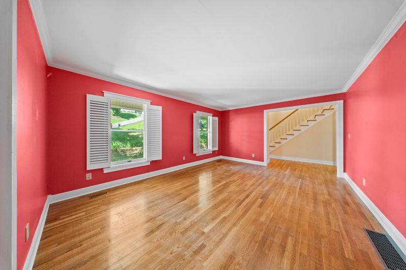 https://zimg.paragon.ice.com/ParagonImages/Property/PH/AABRKY/60869/5/0/0/36beaa5d3b263a0e5fe6c45cf97ff5c3/0/86c94ef3cb213ce23780ff7d7943ec8c/60869-05adda5b-6eb5-46ae-9f18-b261738ac916.JPG
