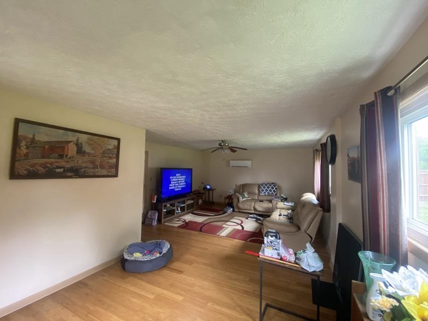 https://zimg.paragon.ice.com/ParagonImages/Property/PH/AABRKY/60872/7/0/0/564dfcec05828a957db233767a41a7a1/0/c995e0ee5295765cec5b0cb3dfd8dcd0/60872-becbb10a-2fcf-4598-aef6-d3cfd71391bf.JPG