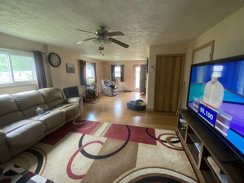 https://zimg.paragon.ice.com/ParagonImages/Property/PH/AABRKY/60872/8/0/0/3cc758a4c14699049a8ac76b107cf546/0/c995e0ee5295765cec5b0cb3dfd8dcd0/60872-7ed60031-0212-4d8c-88cf-f8a1ecfb8c6b.JPG