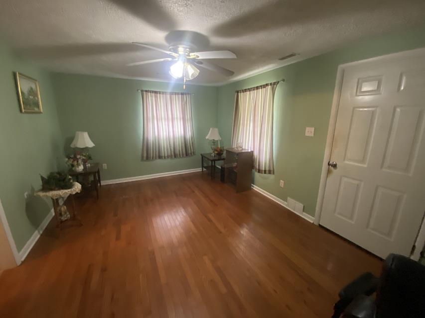 https://zimg.paragon.ice.com/ParagonImages/Property/PH/AABRKY/60872/9/0/0/ac34d974a630eb741a58faa2af3313d9/0/c995e0ee5295765cec5b0cb3dfd8dcd0/60872-52fba2c2-49bd-436e-b227-f4a0afea373a.JPG