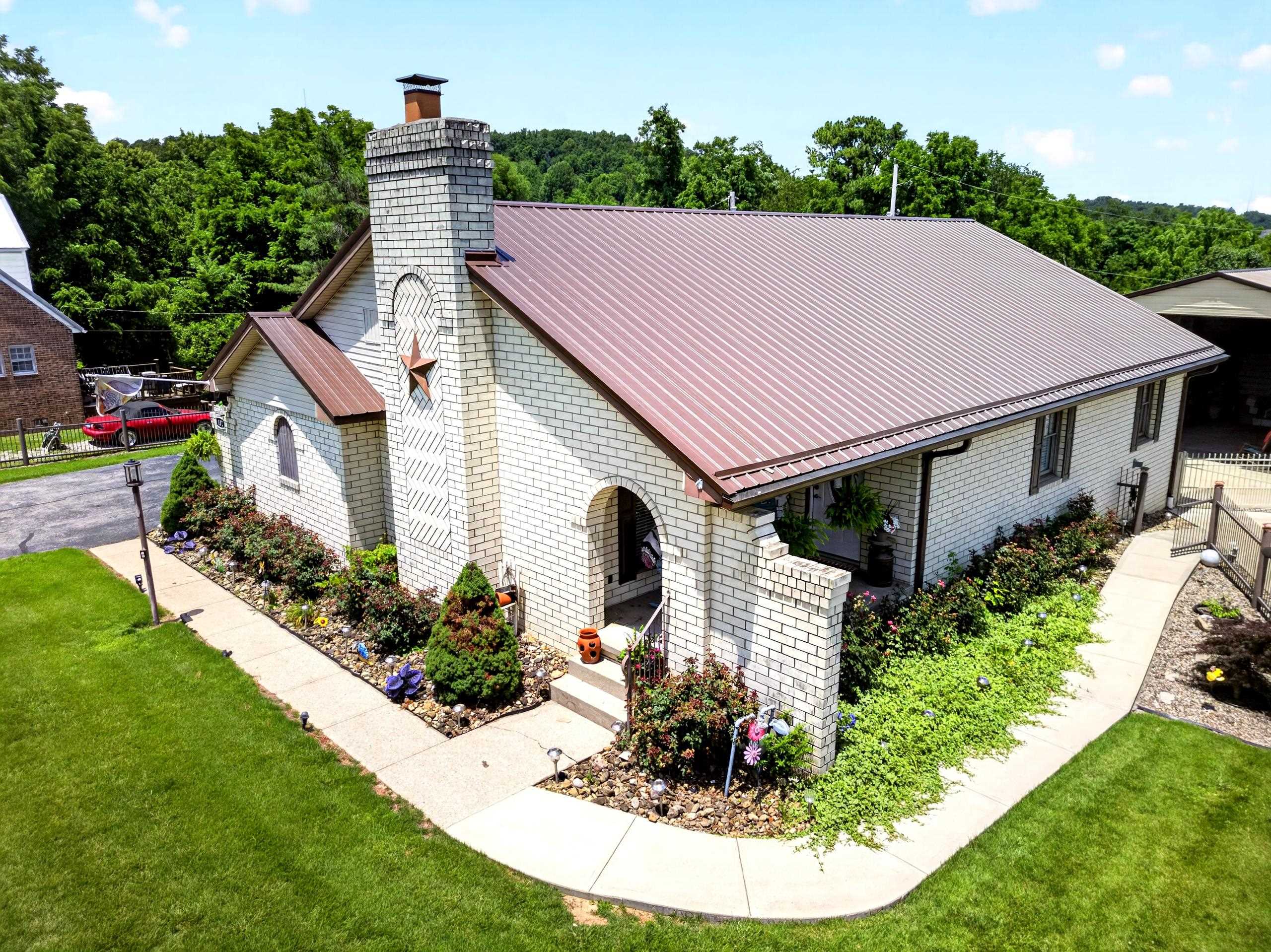 https://zimg.paragon.ice.com/ParagonImages/Property/PH/AABRKY/60873/1/0/0/21fb7a33a04d54b320c2fb16bd42d3d9/0/3b774819b0a0f4ae251d2c4bd826ec09/60873-9a04656f-1bd5-49cf-b25a-1af1b9f65134.JPG