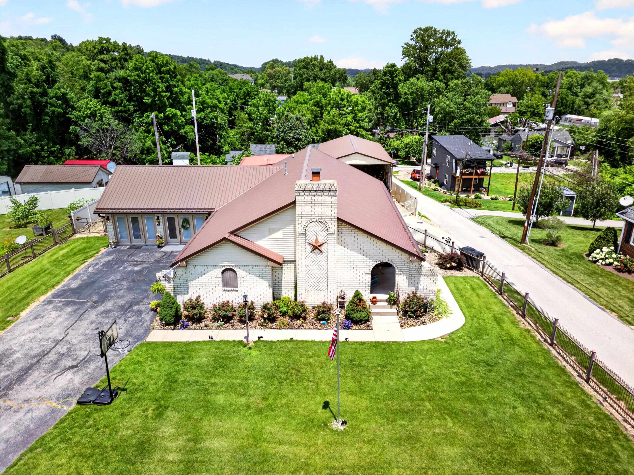 https://zimg.paragon.ice.com/ParagonImages/Property/PH/AABRKY/60873/2/0/0/46d95ad0dd213e4516157e755a2116ce/0/3b774819b0a0f4ae251d2c4bd826ec09/60873-a1f2d461-e5cc-4561-ad89-a44452d0377a.JPG