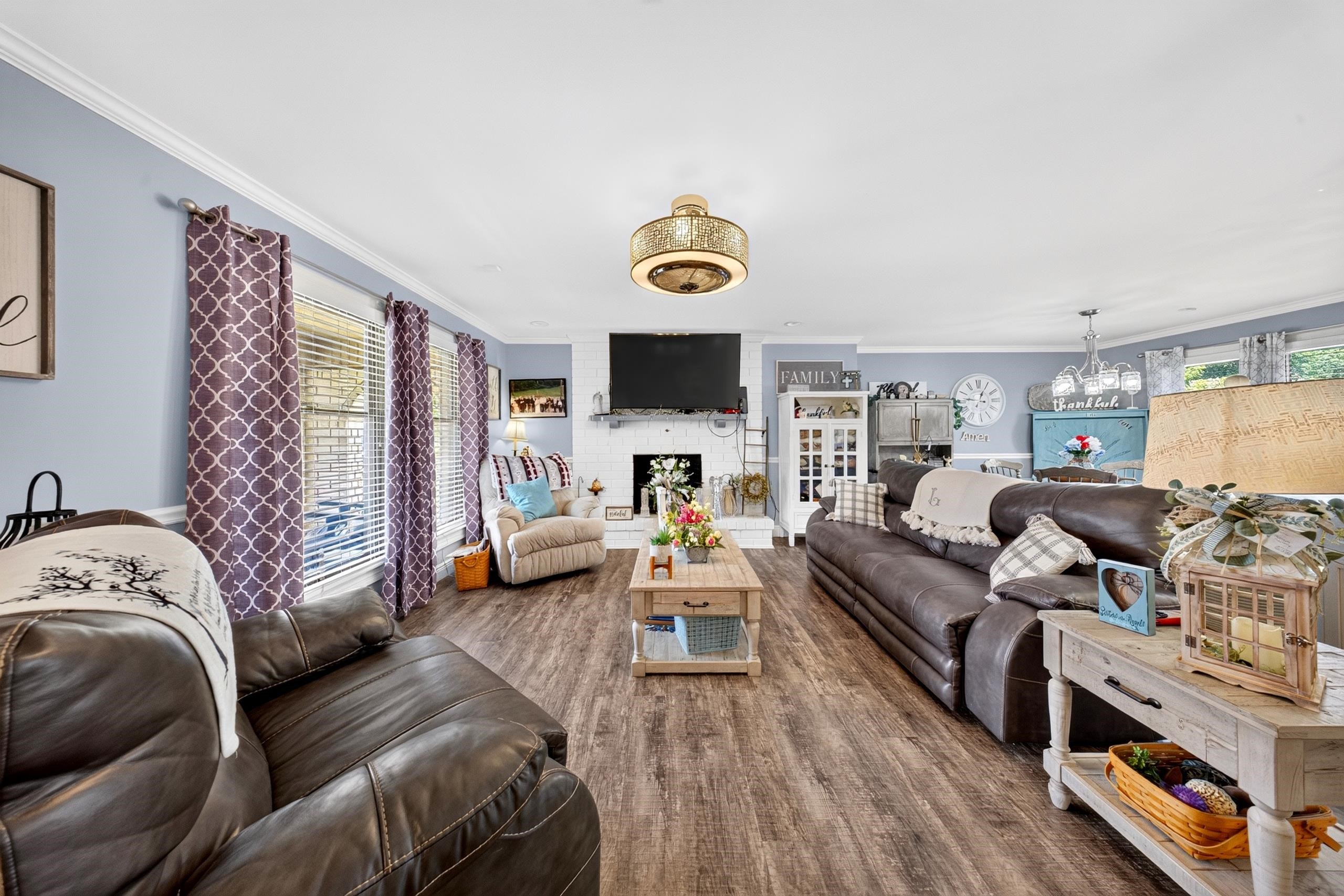 https://zimg.paragon.ice.com/ParagonImages/Property/PH/AABRKY/60873/9/0/0/0eab1d99241502fbdc86239f59f545a4/0/3b774819b0a0f4ae251d2c4bd826ec09/60873-0880ad63-c0f0-4090-9b25-d1d2760a6b55.JPG