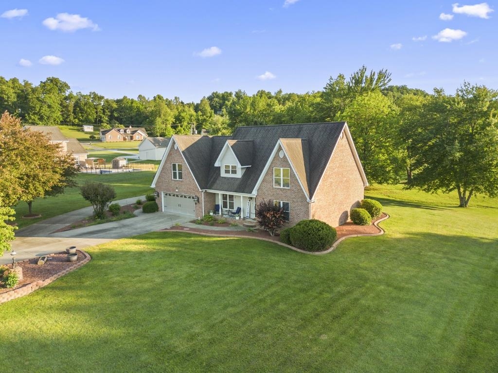 https://zimg.paragon.ice.com/ParagonImages/Property/PH/AABRKY/60874/1/0/0/6f2915e402eeb617f76eaf683af8be9b/0/e19e505eb40e319314beccd8c240c3a6/60874-d6a38a96-9711-4fd4-a4d5-414ee3b37309.JPG