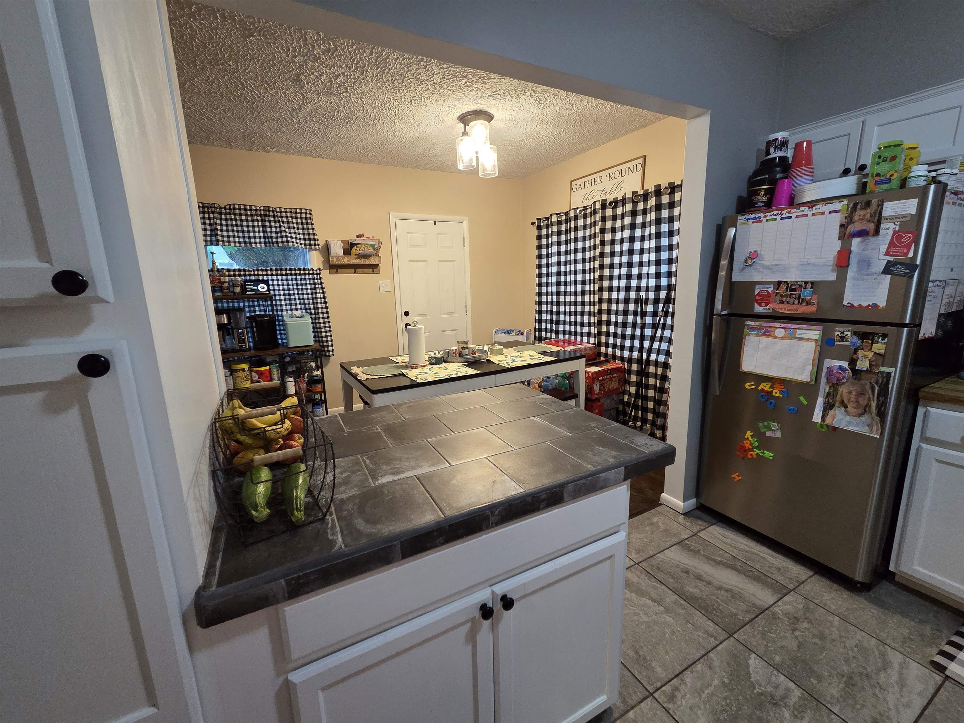 https://zimg.paragon.ice.com/ParagonImages/Property/PH/AABRKY/60878/7/0/0/8ce4bd71280974eb2a3d79292791fb8c/0/64119c1a4e11e1641e1ce013cc429c62/60878-e71aa52e-9c3b-453e-9480-01435d7a242a.JPG