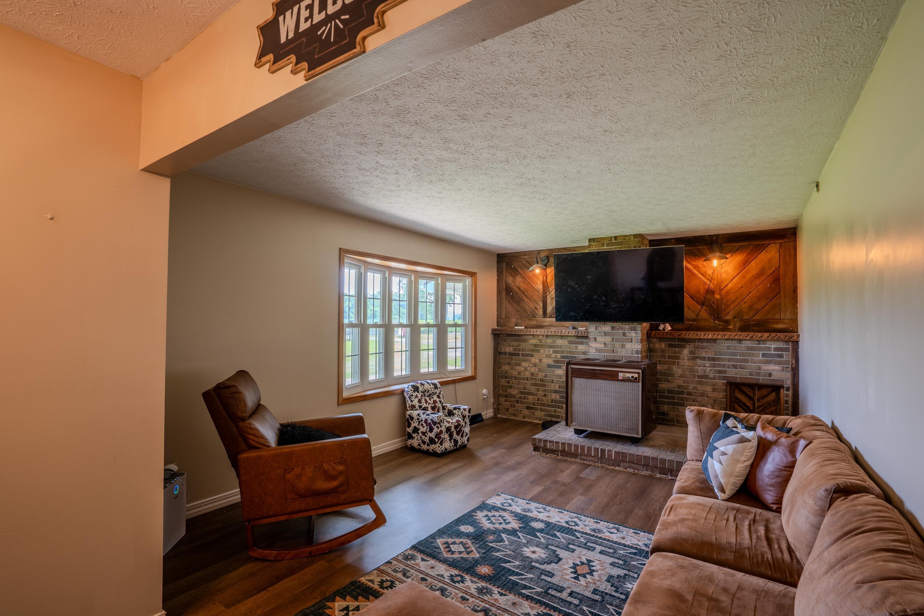 https://zimg.paragon.ice.com/ParagonImages/Property/PH/AABRKY/60882/4/0/0/ac65643a7d50b4801e9453ae3ddfef12/0/707680416ac683a1a5e7a5cec66d2b90/60882-9816beac-0dc0-4f0a-91d6-5300edd79155.JPG