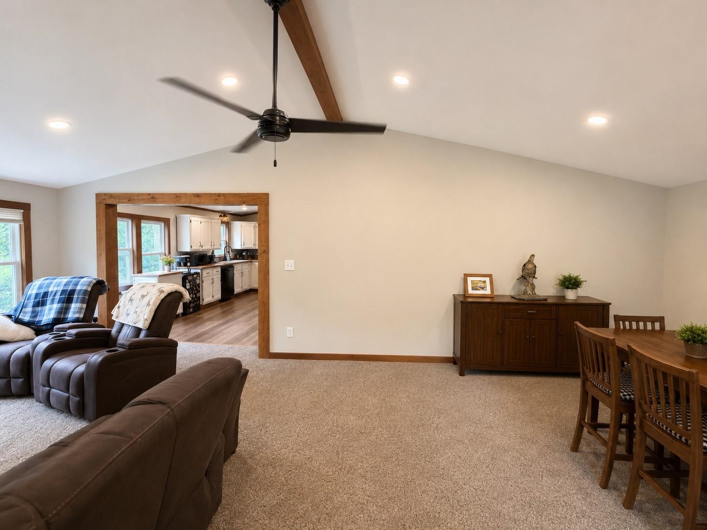 https://zimg.paragon.ice.com/ParagonImages/Property/PH/AABRKY/60884/10/0/0/d5a0b693cdf5f8e67f42ef85627222b9/0/ff12d9928016bfeb3b665bb520694a0b/60884-8c10e3c5-5606-42b1-ba66-f7afe01c2875.JPG