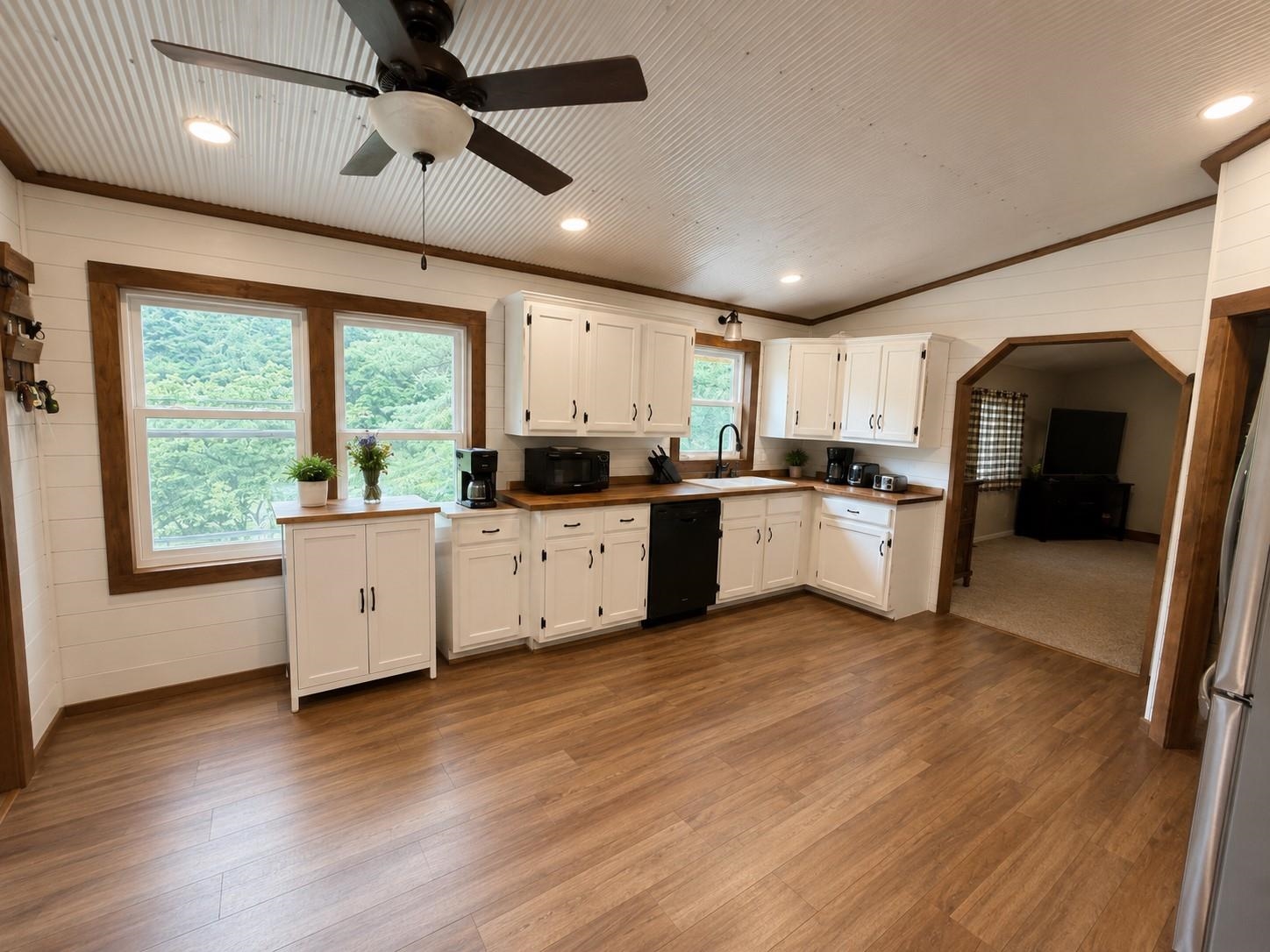 https://zimg.paragon.ice.com/ParagonImages/Property/PH/AABRKY/60884/13/0/0/a71d92640cf34c05cbf90fe6a300b129/0/ff12d9928016bfeb3b665bb520694a0b/60884-fcb3109b-4c70-47a4-a1b3-a8fa346969d2.JPG