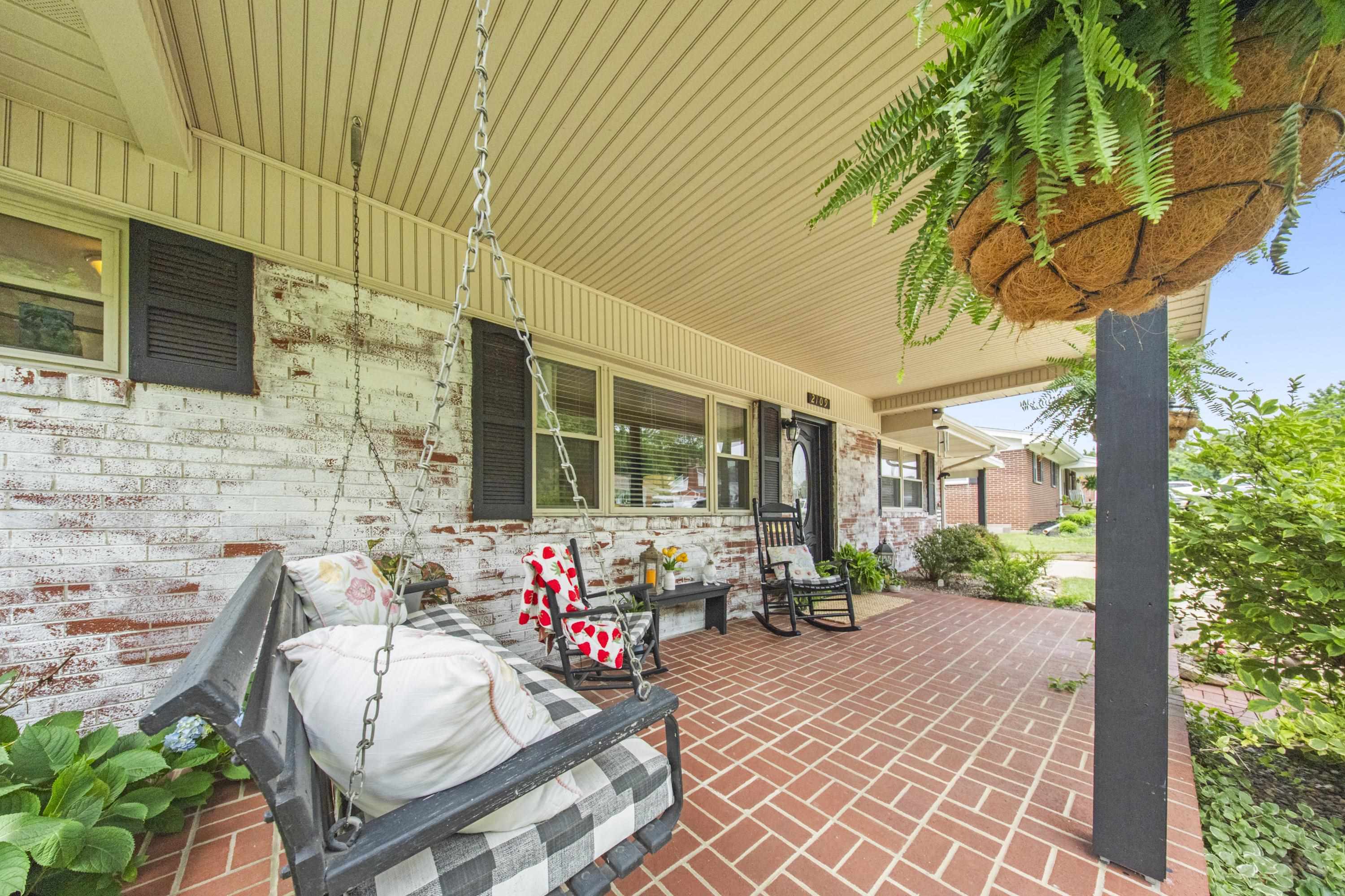 https://zimg.paragon.ice.com/ParagonImages/Property/PH/AABRKY/60887/8/0/0/ce2bc8a74ef267082c423f2e1de52679/0/fd4c66540a9bedcfc01bef59fa9607a0/60887-685868c1-bff0-4b1e-b0af-a47e38bc51e8.JPG