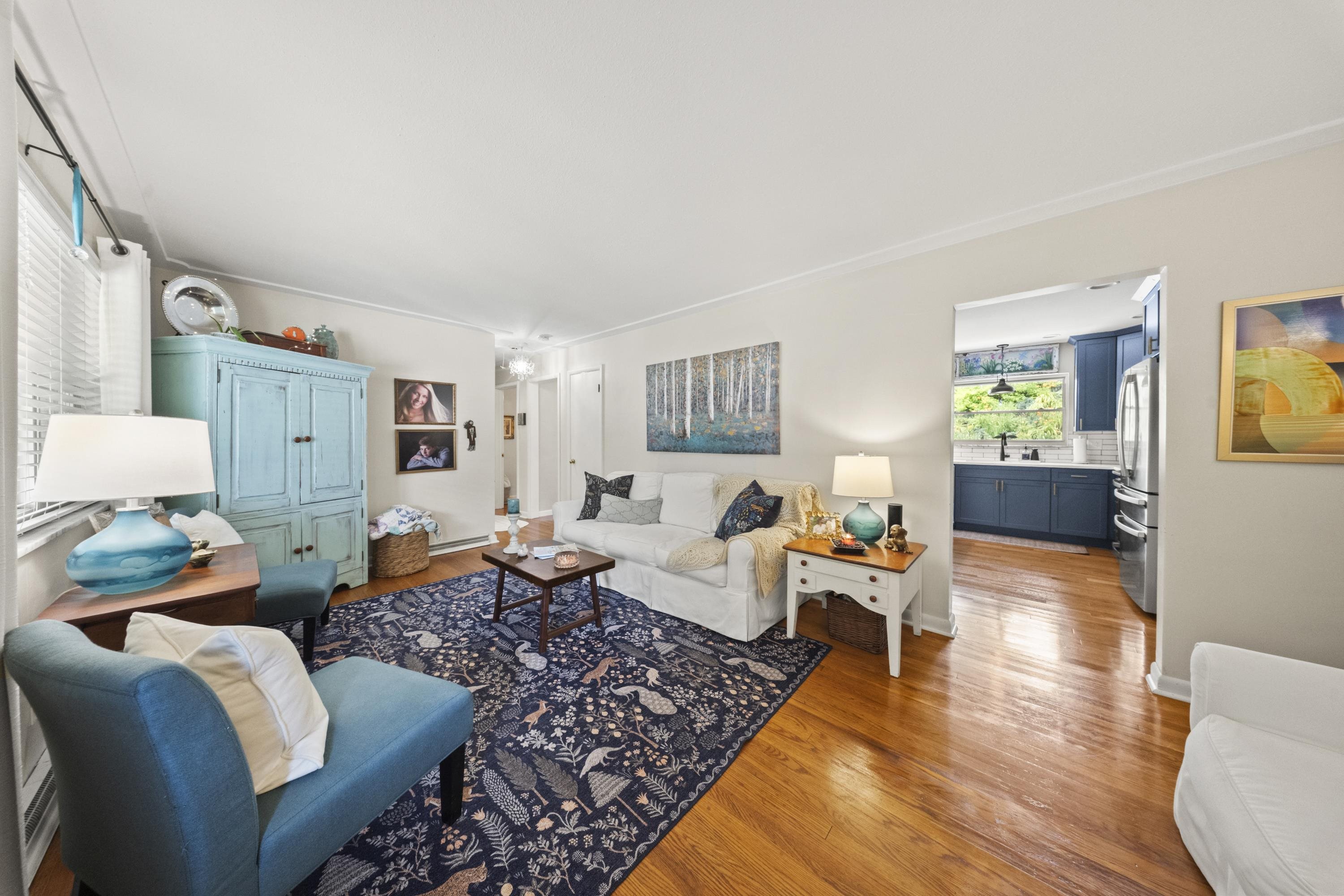 https://zimg.paragon.ice.com/ParagonImages/Property/PH/AABRKY/60887/9/0/0/fa458710b87f0c70affd5c763b85973c/0/fd4c66540a9bedcfc01bef59fa9607a0/60887-fdfd72bb-7acc-4c70-93d1-96762c0f4f43.JPG