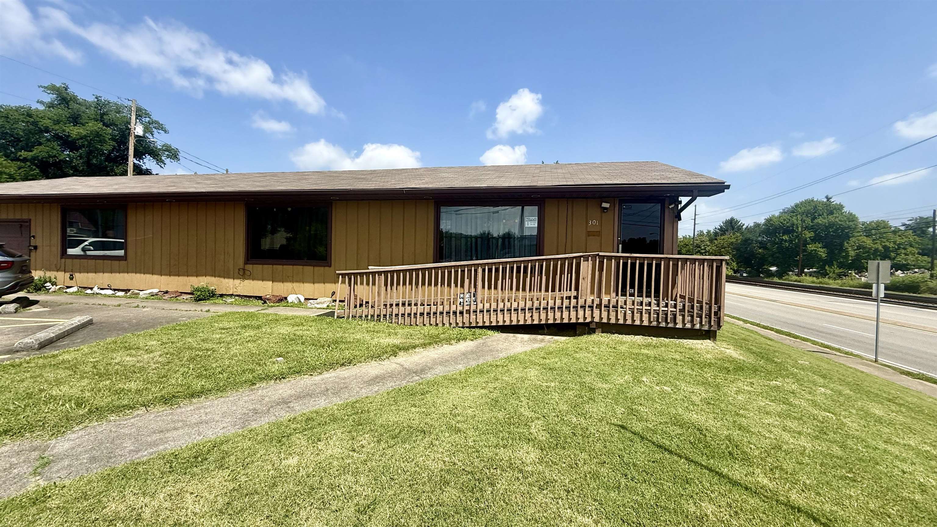 https://zimg.paragon.ice.com/ParagonImages/Property/PH/AABRKY/60889/1/0/0/83f0cd75ba3cc5c94428ee7e9897f668/0/672734d2e857c62944fc3b8bb80abec3/60889-f97dce0c-0874-49e5-a2fa-842cfff0601b.JPG