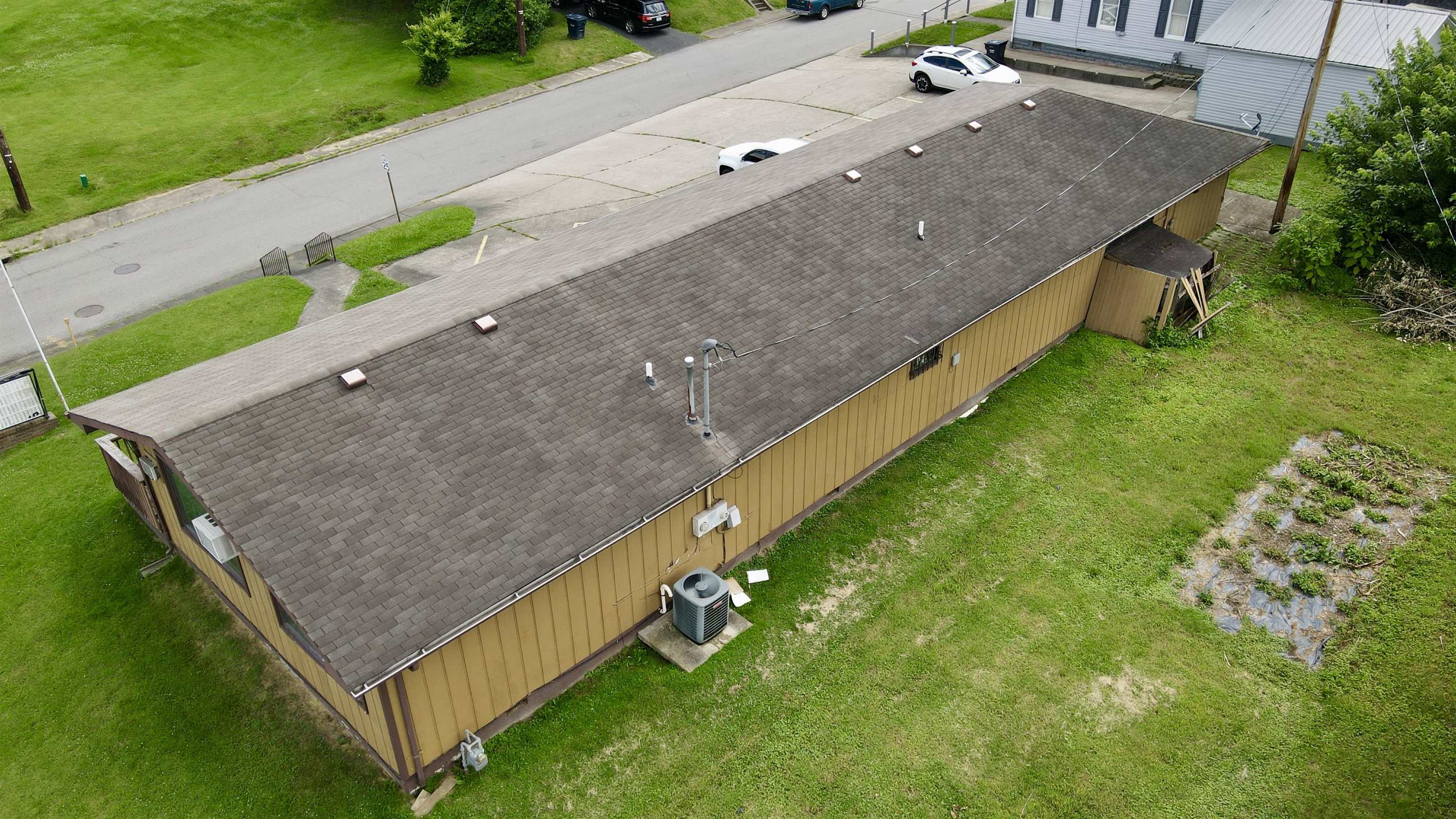 https://zimg.paragon.ice.com/ParagonImages/Property/PH/AABRKY/60889/13/0/0/79becab03c2f88907f26ebbae0e9fc48/0/672734d2e857c62944fc3b8bb80abec3/60889-8b8021e4-9b8c-4893-96f1-b1eb73f1b25b.JPG