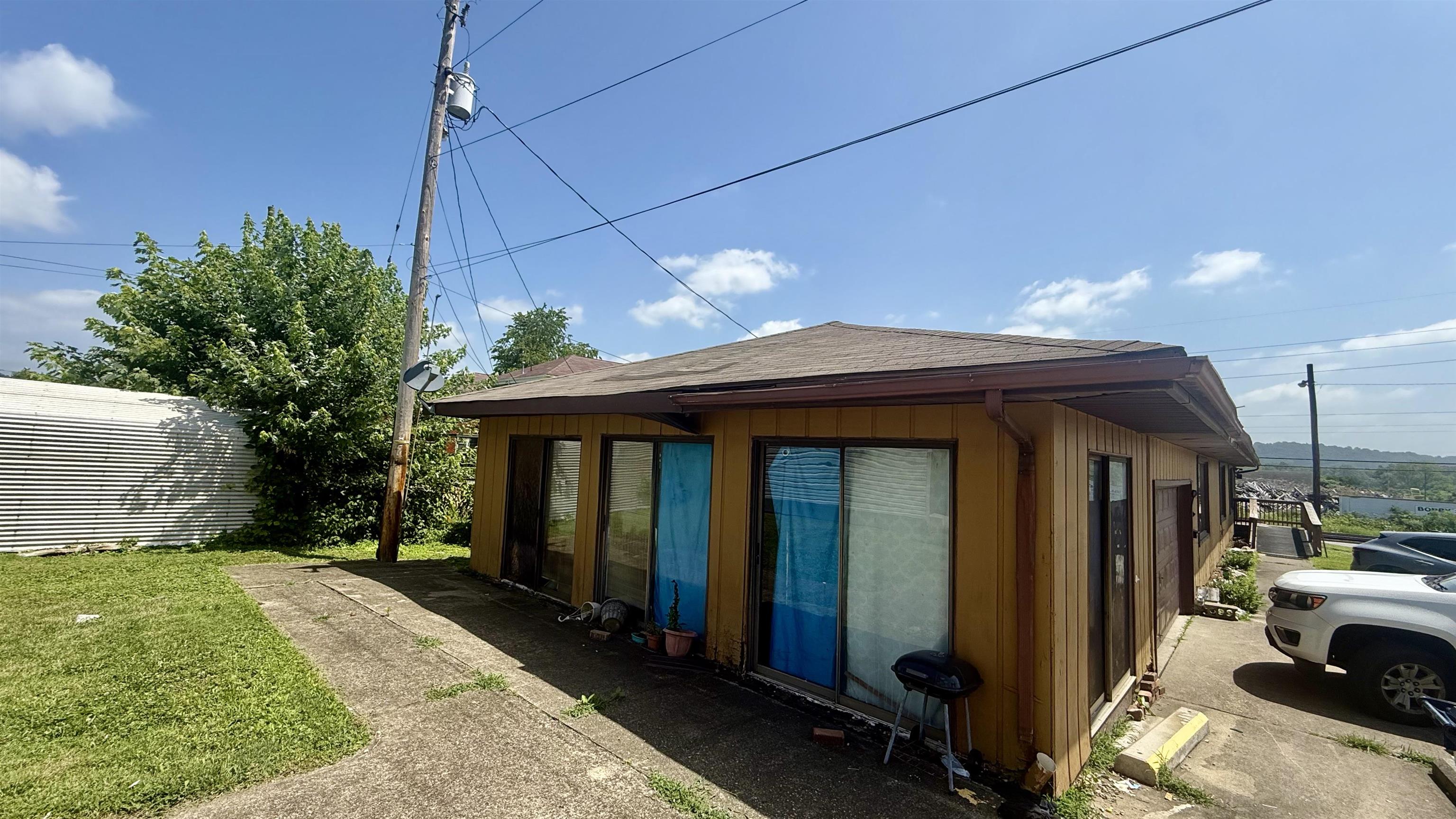 https://zimg.paragon.ice.com/ParagonImages/Property/PH/AABRKY/60889/3/0/0/7cbdf66c7d1b170aec15d82382a9d783/0/672734d2e857c62944fc3b8bb80abec3/60889-801b68cf-7485-4b9b-bd66-63e4901f2e81.JPG