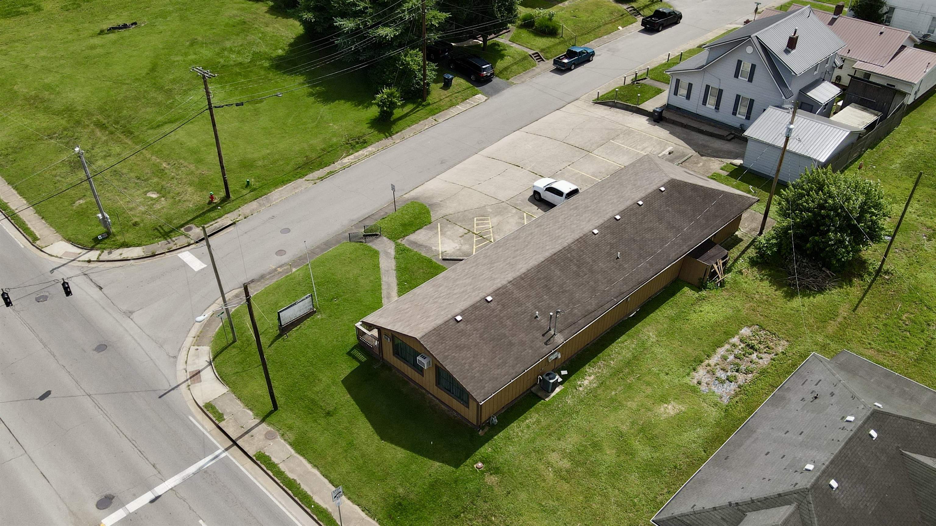 https://zimg.paragon.ice.com/ParagonImages/Property/PH/AABRKY/60889/7/0/0/22c3e2355ace95b4866ad7c59d892557/0/672734d2e857c62944fc3b8bb80abec3/60889-34f80722-bf17-4f34-b952-fe2cb8e0a506.JPG