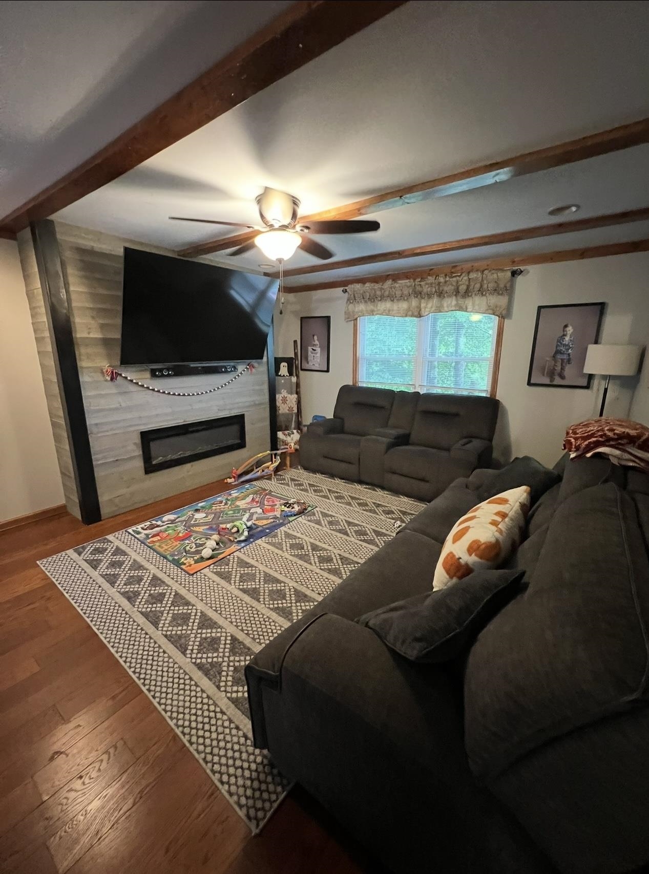 https://zimg.paragon.ice.com/ParagonImages/Property/PH/AABRKY/60898/1/0/0/14713828a3349b6720dcf5b7cf2fdf21/0/11401f09a462c4dabfa4b1cca2403312/60898-d2c1995c-5d9c-4577-9faf-9e8c82c4bf0b.JPG