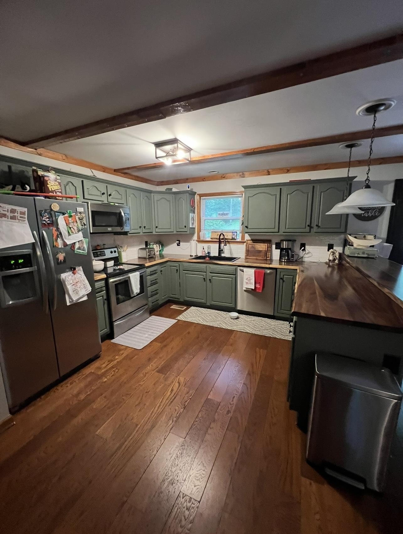 https://zimg.paragon.ice.com/ParagonImages/Property/PH/AABRKY/60898/4/0/0/928b852df7d78d0c21ca30495361c11a/0/11401f09a462c4dabfa4b1cca2403312/60898-23f24b39-fcf0-434f-aba0-668083e023c1.JPG