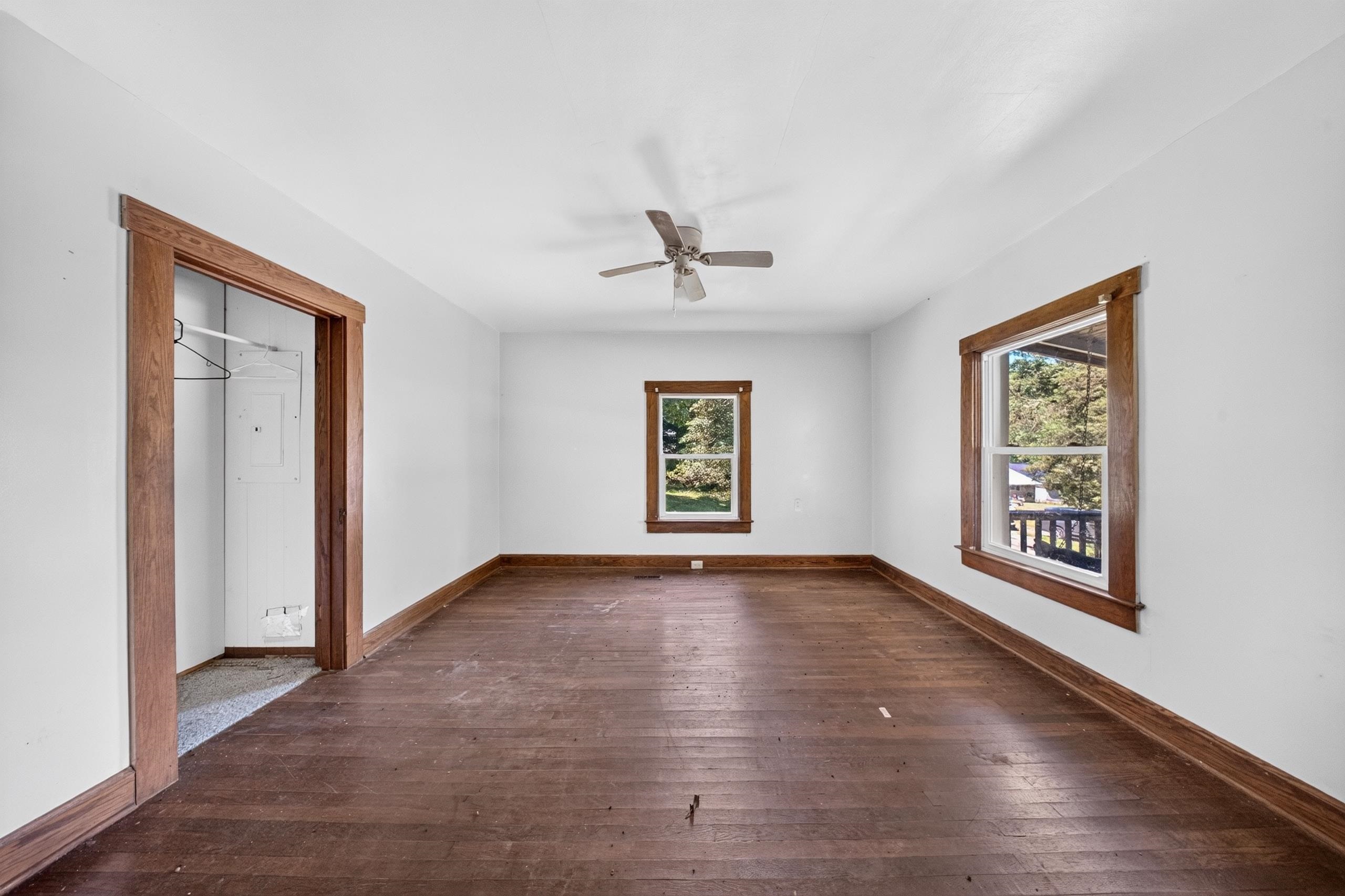https://zimg.paragon.ice.com/ParagonImages/Property/PH/AABRKY/60899/1/0/0/d7d89d1e7bb7df4fbb6115ea7eab92cf/0/2e2a6837049d7bd6dcd16a3f58dc6307/60899-08cb13e1-f928-482e-80c0-a267a4fe6aa3.JPG
