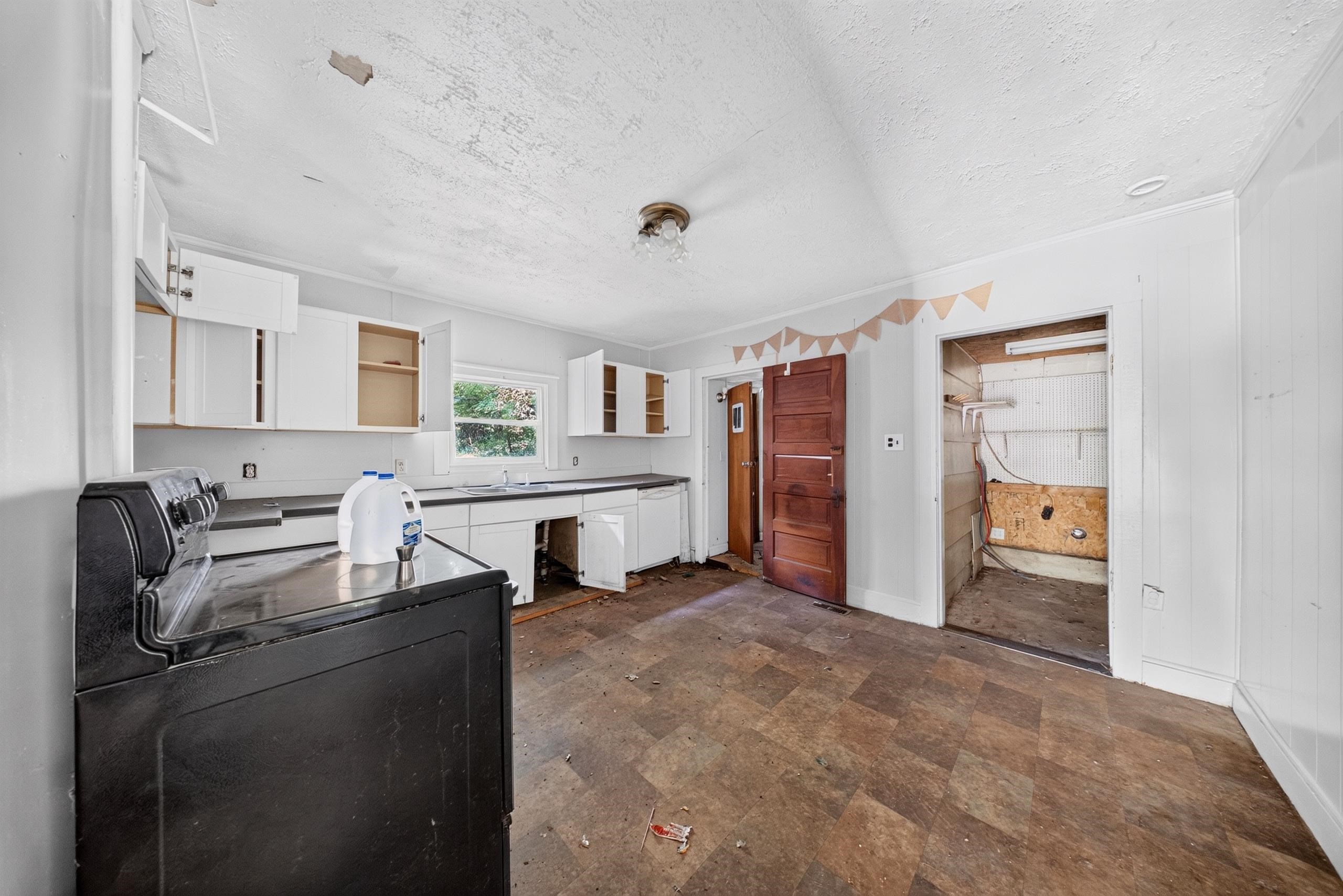 https://zimg.paragon.ice.com/ParagonImages/Property/PH/AABRKY/60899/3/0/0/2e8e65906dc17f16b4c5f1a32f72fb9e/0/2e2a6837049d7bd6dcd16a3f58dc6307/60899-f6bd5bb7-39eb-40d3-af84-242f57b862f8.JPG