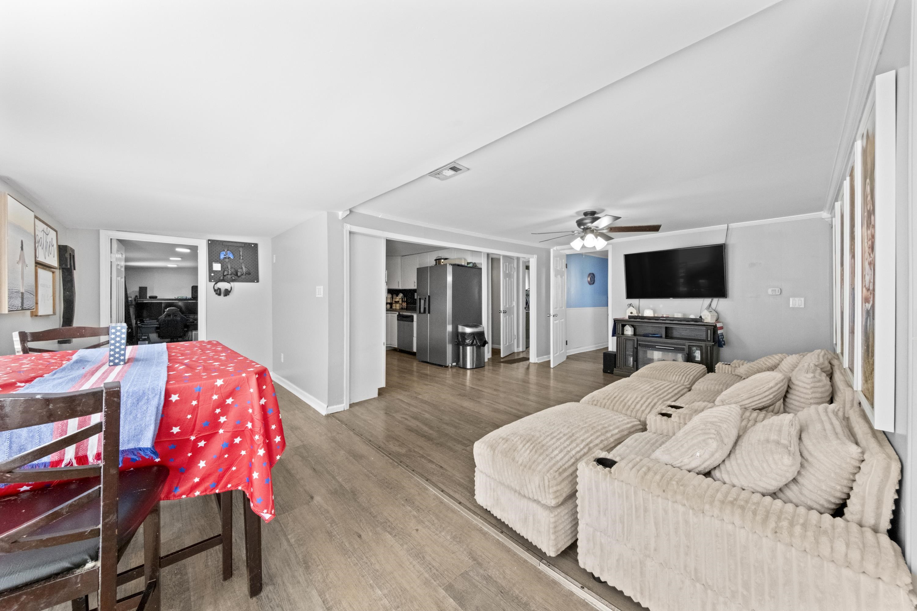 https://zimg.paragon.ice.com/ParagonImages/Property/PH/AABRKY/60900/1/0/0/5c1955b8663f0068c23ef154f9cc44a9/0/2ecd7836c5cb16ccb7467be3fb9334ca/60900-47e9099b-cc45-47ef-b35f-8948e0285f8e.JPG