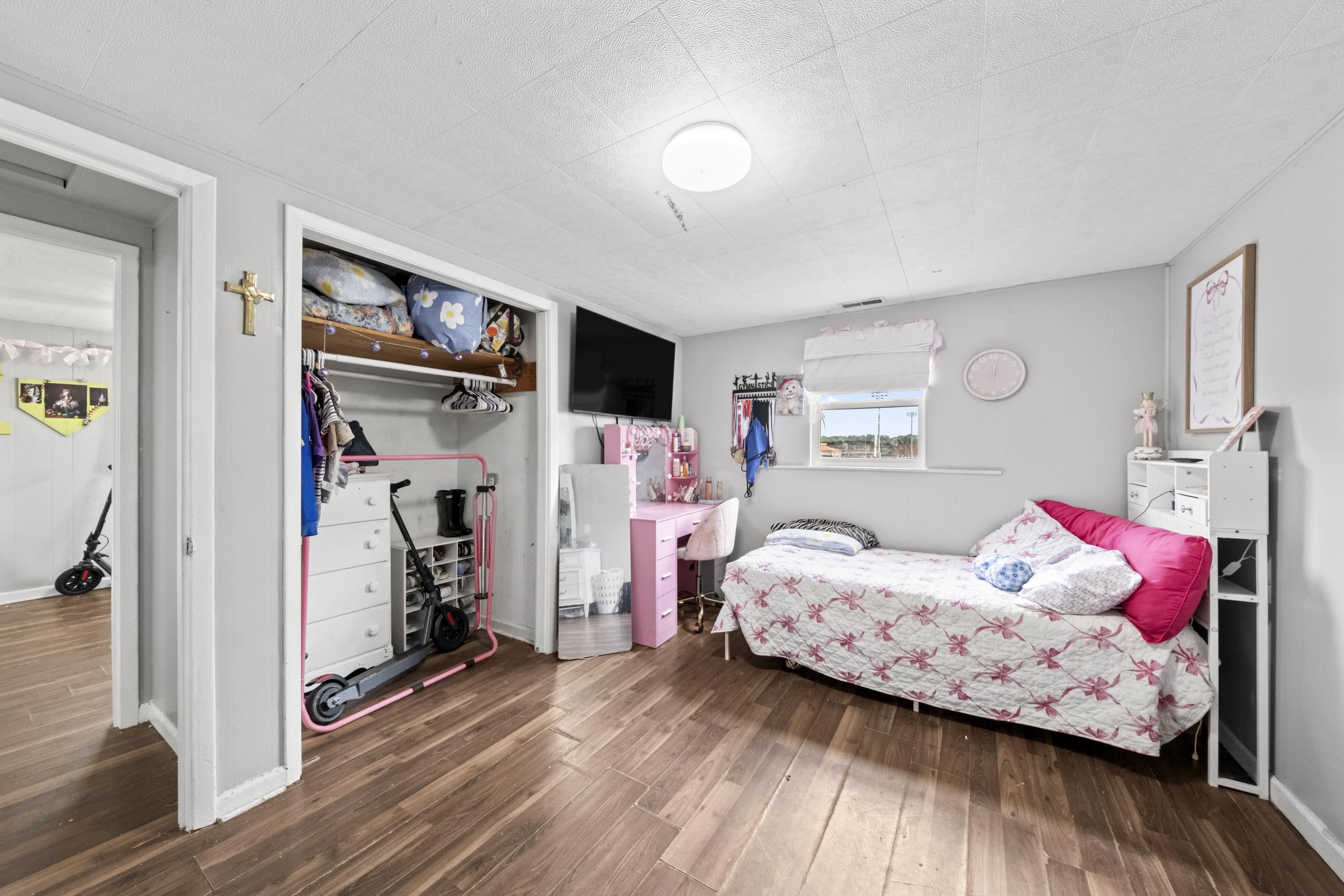 https://zimg.paragon.ice.com/ParagonImages/Property/PH/AABRKY/60900/11/0/0/e2270d410695122d2a6d1ac9b6bb284e/0/2ecd7836c5cb16ccb7467be3fb9334ca/60900-b1afd31e-788f-4b3b-a549-5adc353e470e.JPG