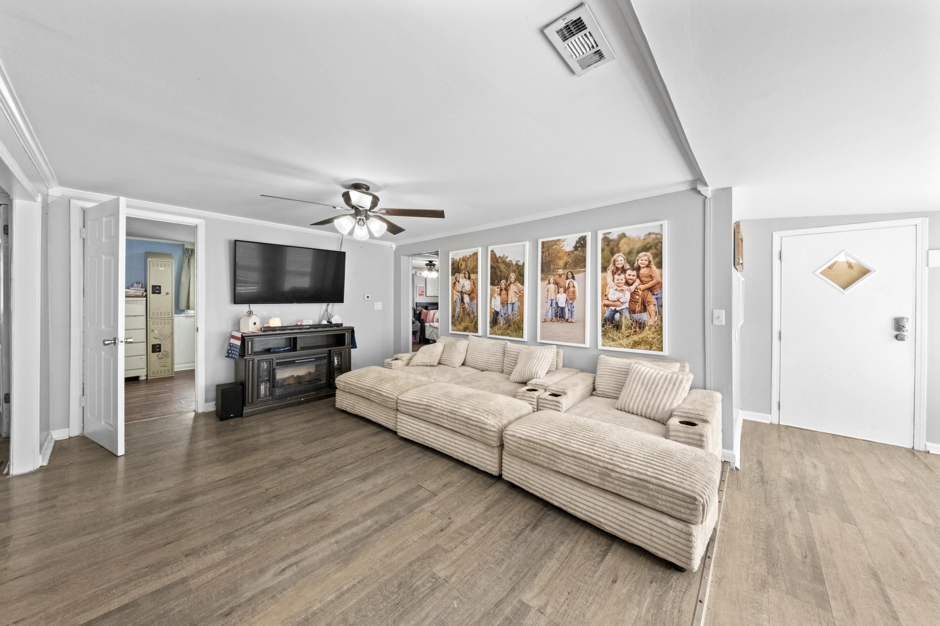 https://zimg.paragon.ice.com/ParagonImages/Property/PH/AABRKY/60900/2/0/0/c42ae39015216cfea5176c31b0e09da4/0/2ecd7836c5cb16ccb7467be3fb9334ca/60900-24cdc658-5ac8-4bb6-a6e5-65502ea741b6.JPG