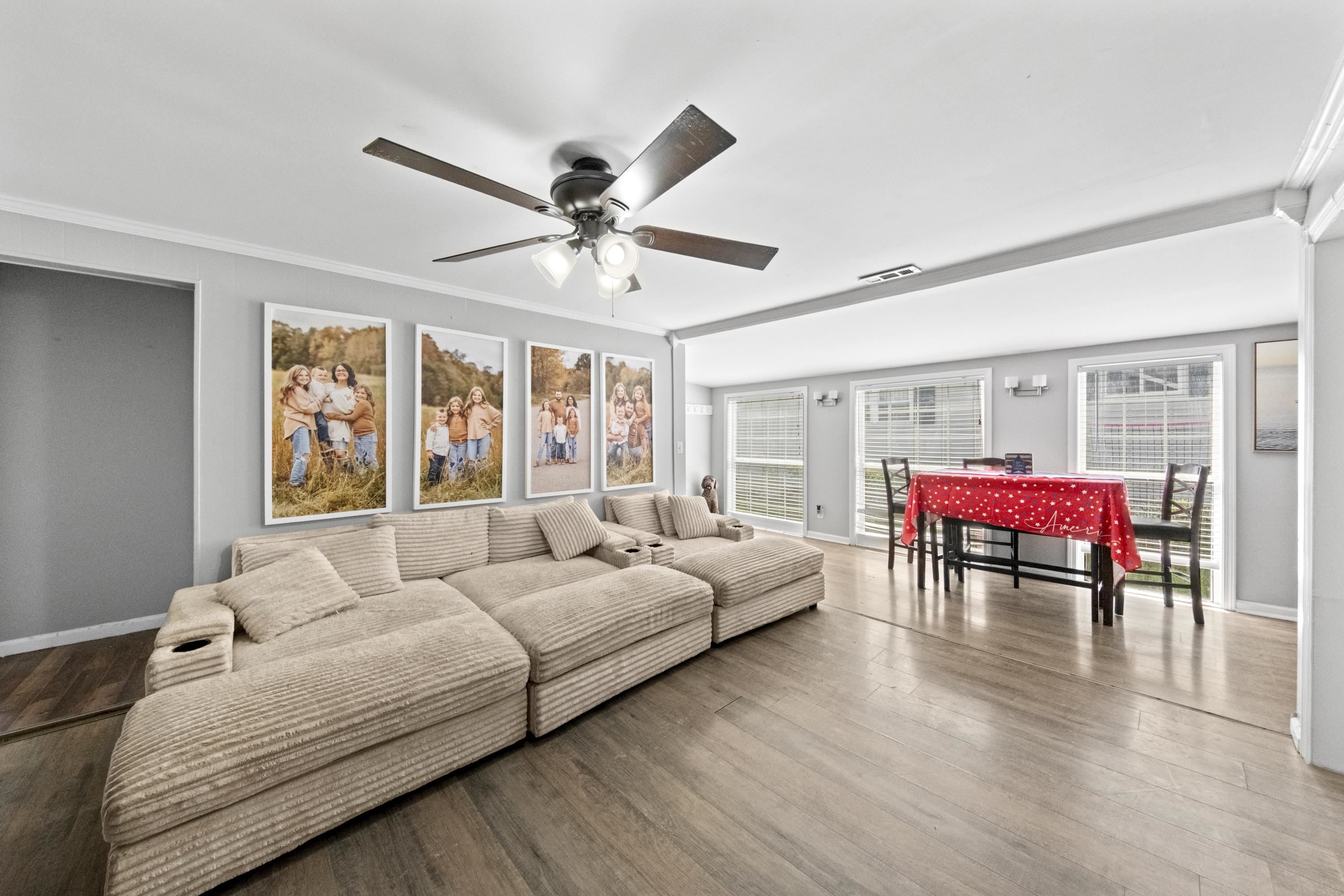 https://zimg.paragon.ice.com/ParagonImages/Property/PH/AABRKY/60900/3/0/0/842598a9f90a89cd19530b1a282edace/0/2ecd7836c5cb16ccb7467be3fb9334ca/60900-7a25e576-c15e-4f2c-8581-7938a5d73db8.JPG