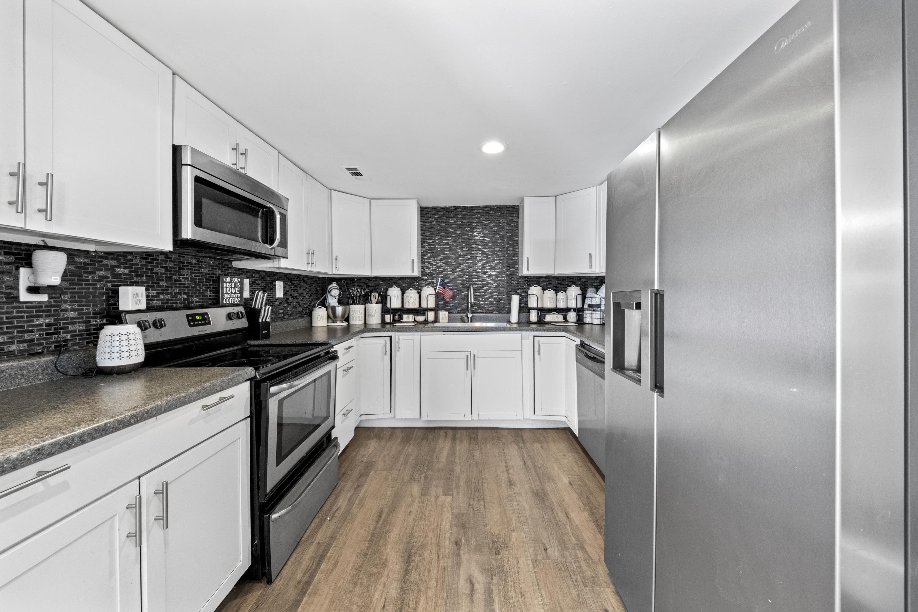https://zimg.paragon.ice.com/ParagonImages/Property/PH/AABRKY/60900/4/0/0/33064c3ccd68e94071ed206e564035b3/0/2ecd7836c5cb16ccb7467be3fb9334ca/60900-70835b95-6979-4918-8e91-4f39a1ddba9a.JPG