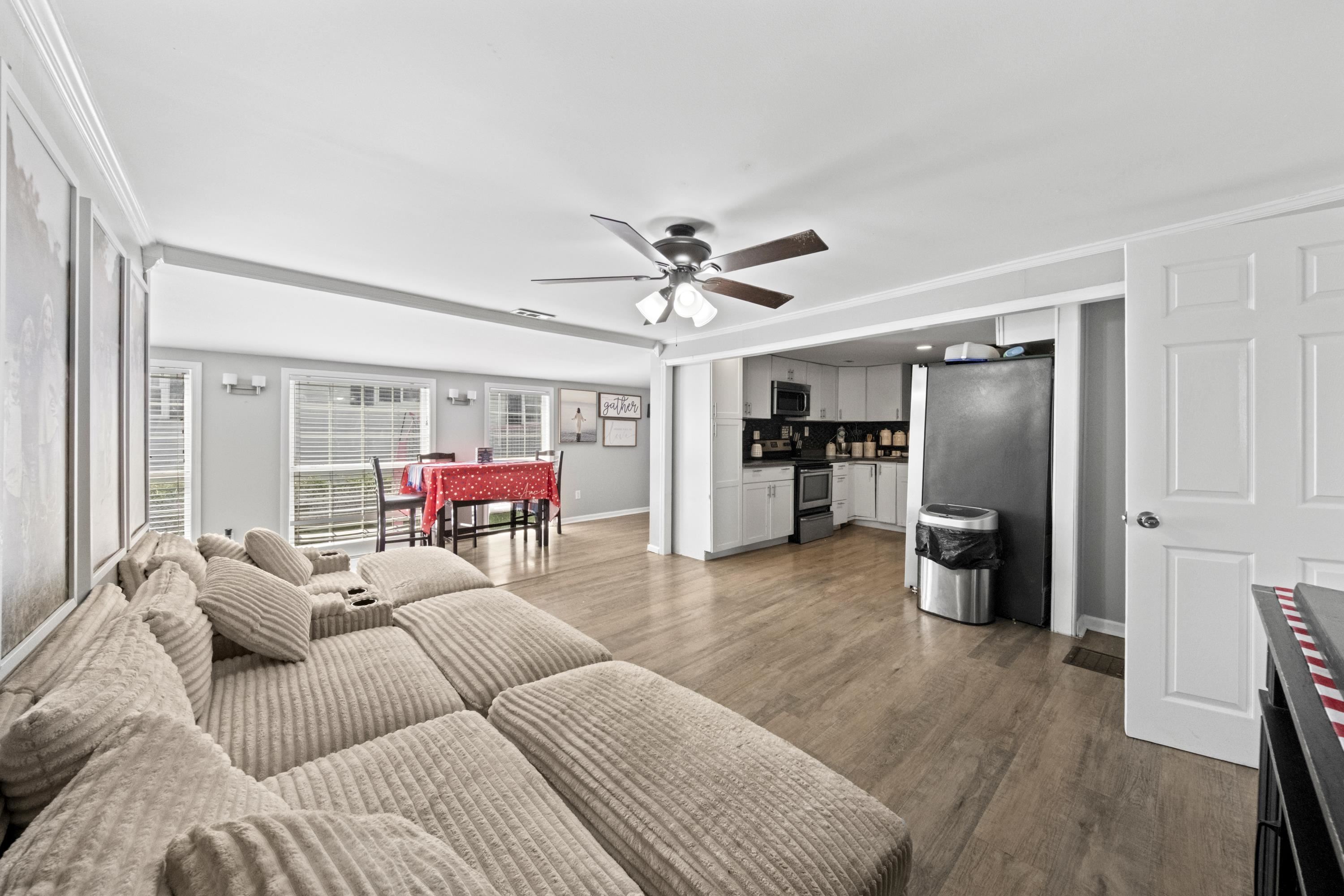https://zimg.paragon.ice.com/ParagonImages/Property/PH/AABRKY/60900/9/0/0/5bfcb5ece713e6d1375a3ef515f588c5/0/2ecd7836c5cb16ccb7467be3fb9334ca/60900-d50b6251-5804-486c-a039-a60210939cda.JPG