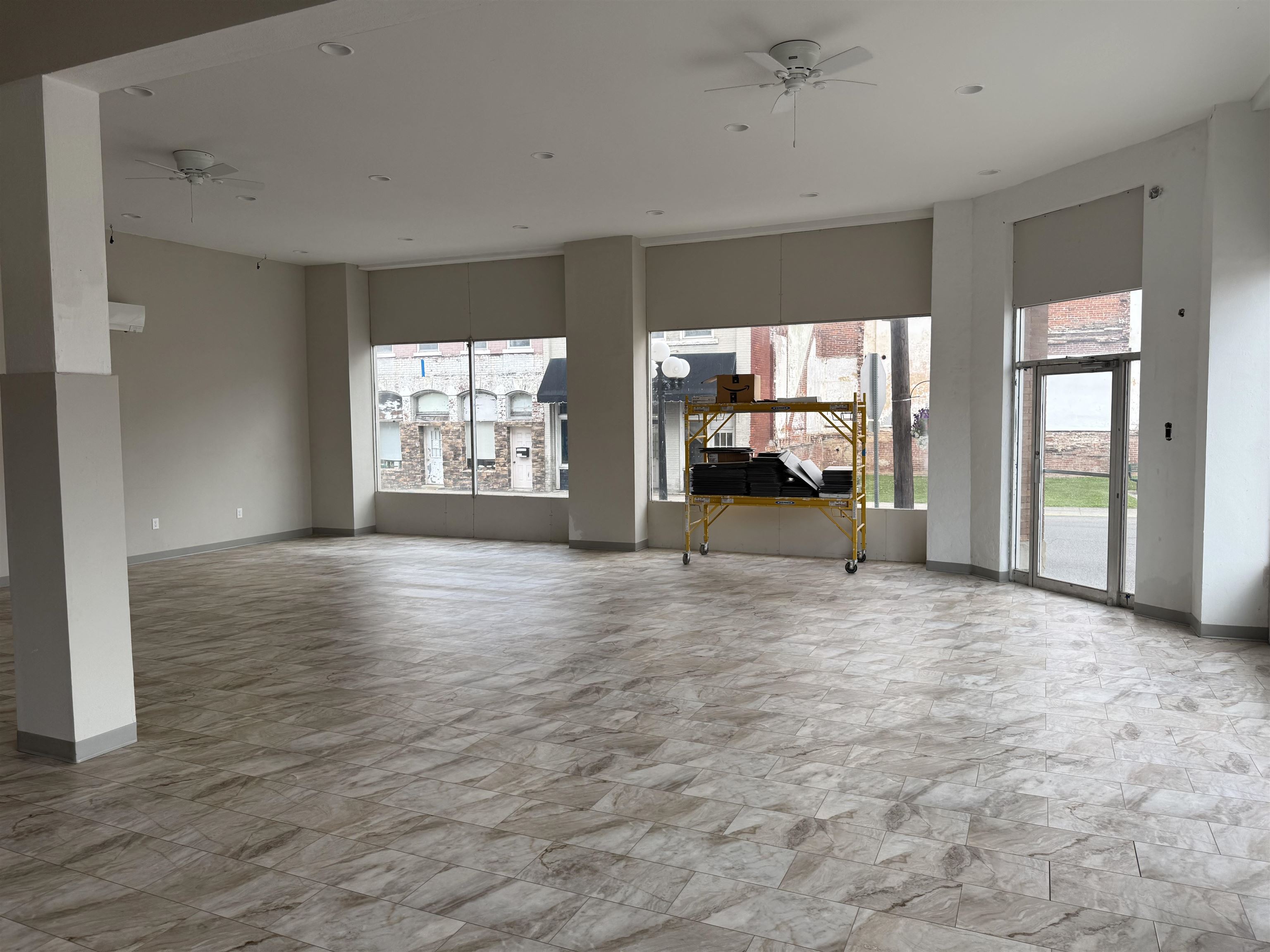 https://zimg.paragon.ice.com/ParagonImages/Property/PH/AABRKY/60906/12/0/0/ae7bc4160cf494f53fad6a80295334f0/0/e31b4de3fb51b7d90c0086e5bb229ce0/60906-718e1a2a-54a5-4c36-8977-db2f2862acb3.JPG