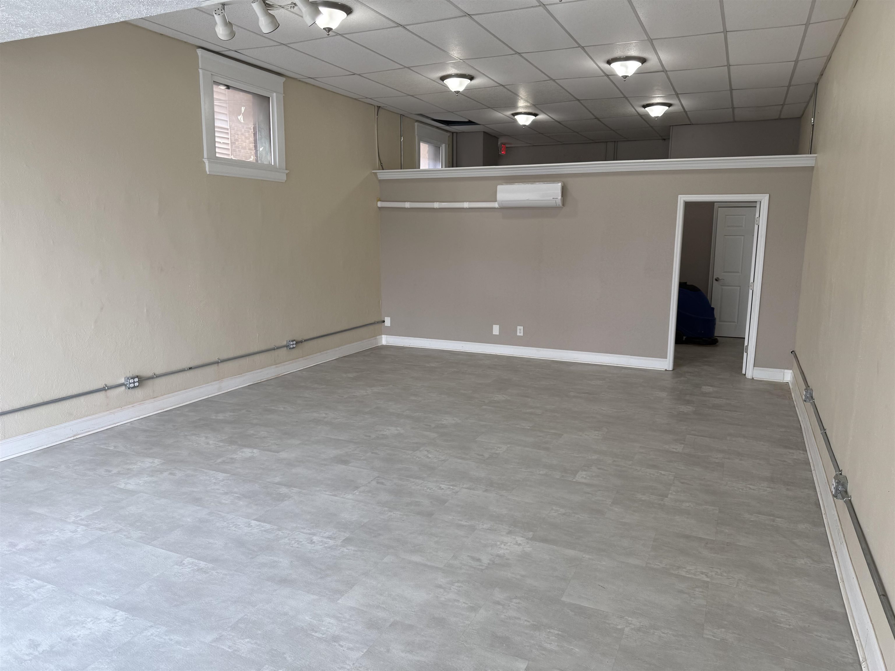 https://zimg.paragon.ice.com/ParagonImages/Property/PH/AABRKY/60906/2/0/0/25f0afa89ad06cd485e5c3dc27cf95fd/0/e31b4de3fb51b7d90c0086e5bb229ce0/60906-376529a4-e909-4881-8dfd-602492451f1e.JPG