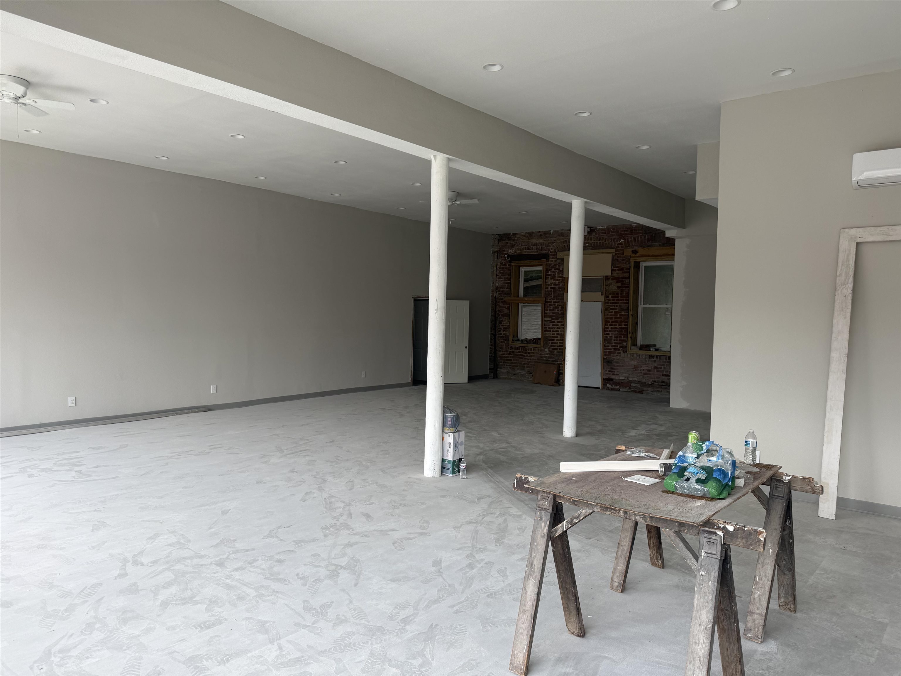 https://zimg.paragon.ice.com/ParagonImages/Property/PH/AABRKY/60906/4/0/0/1dd357382f0ab8e479c3af82bc30b84f/0/e31b4de3fb51b7d90c0086e5bb229ce0/60906-3bab74f2-49c8-4547-8f0e-2ba12e1498a9.JPG
