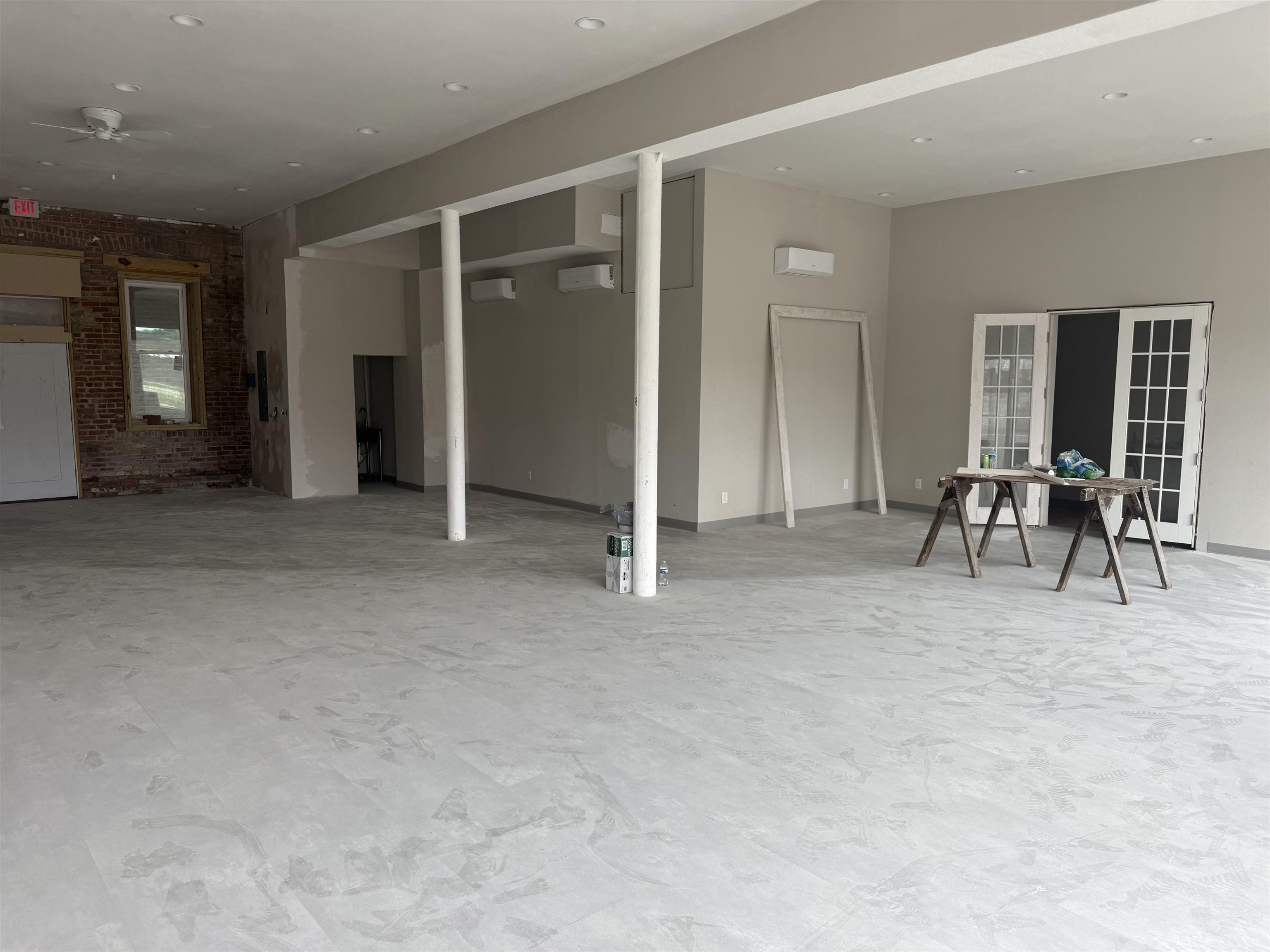 https://zimg.paragon.ice.com/ParagonImages/Property/PH/AABRKY/60906/5/0/0/ddb8fa34c63e1ae6f3d4cdbc856a35a5/0/e31b4de3fb51b7d90c0086e5bb229ce0/60906-cebb25b7-be1a-4afc-8d69-f7a5948b8027.JPG