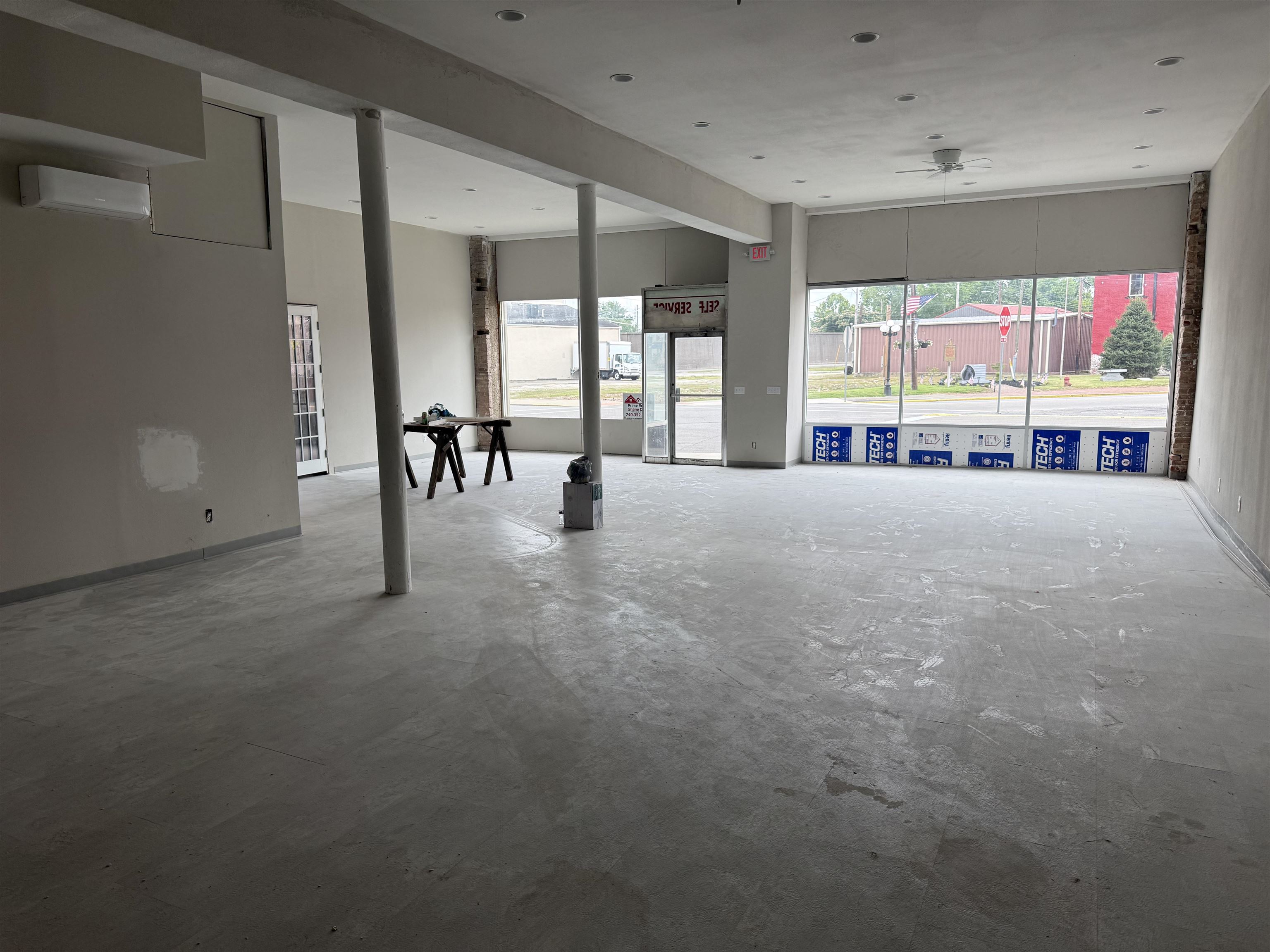 https://zimg.paragon.ice.com/ParagonImages/Property/PH/AABRKY/60906/8/0/0/1de2d55e84b08724b0a4b646b7395d6d/0/e31b4de3fb51b7d90c0086e5bb229ce0/60906-79b53f6f-c6bf-45f9-9d5e-dcc8e239b688.JPG
