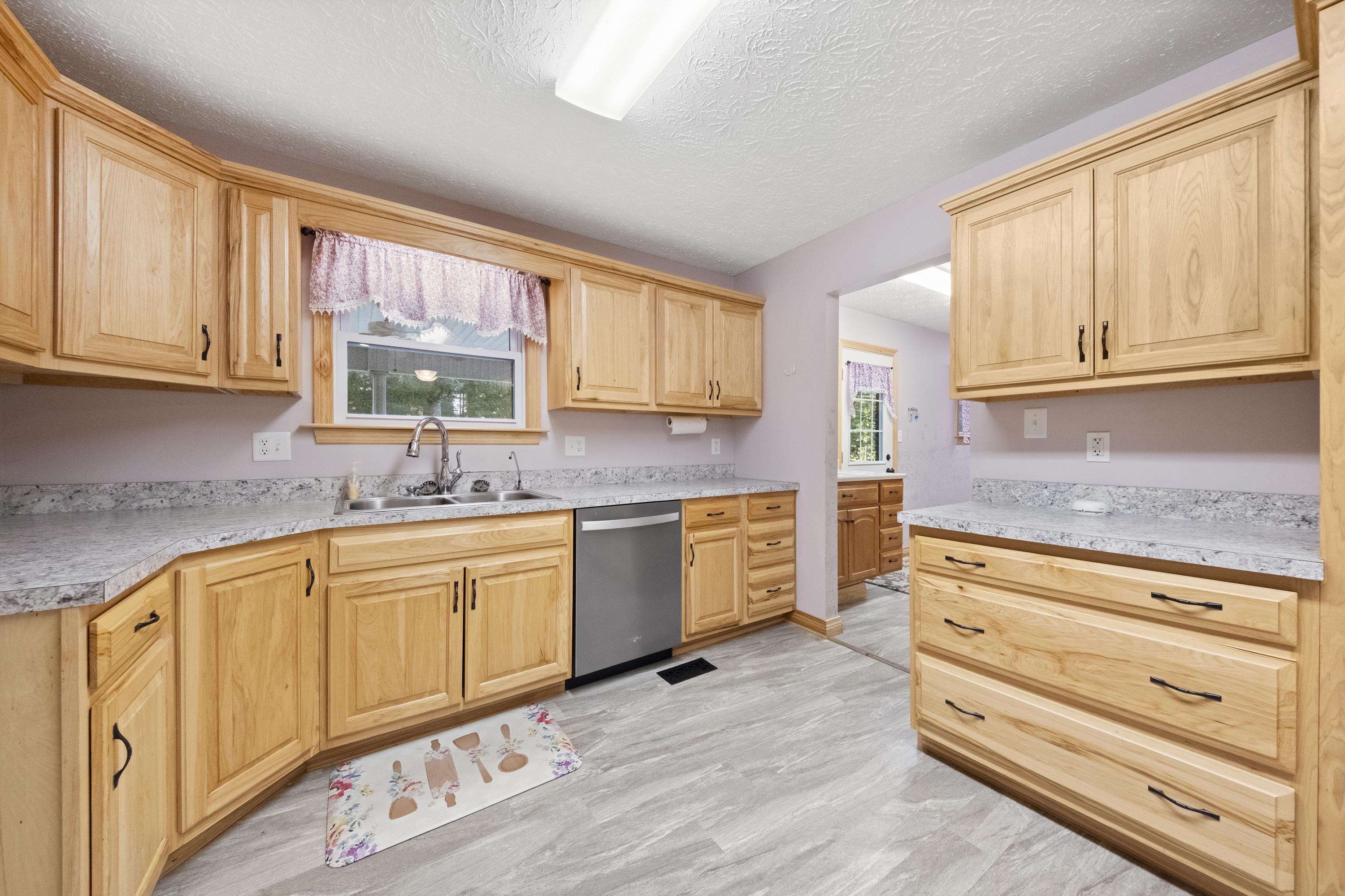 https://zimg.paragon.ice.com/ParagonImages/Property/PH/AABRKY/60908/13/0/0/a05e56b560e785e743f8039cd917fffc/0/443e42907d66bbc52d558a7005932a19/60908-46462889-290a-4bd0-ae33-0902233bfdbf.JPG