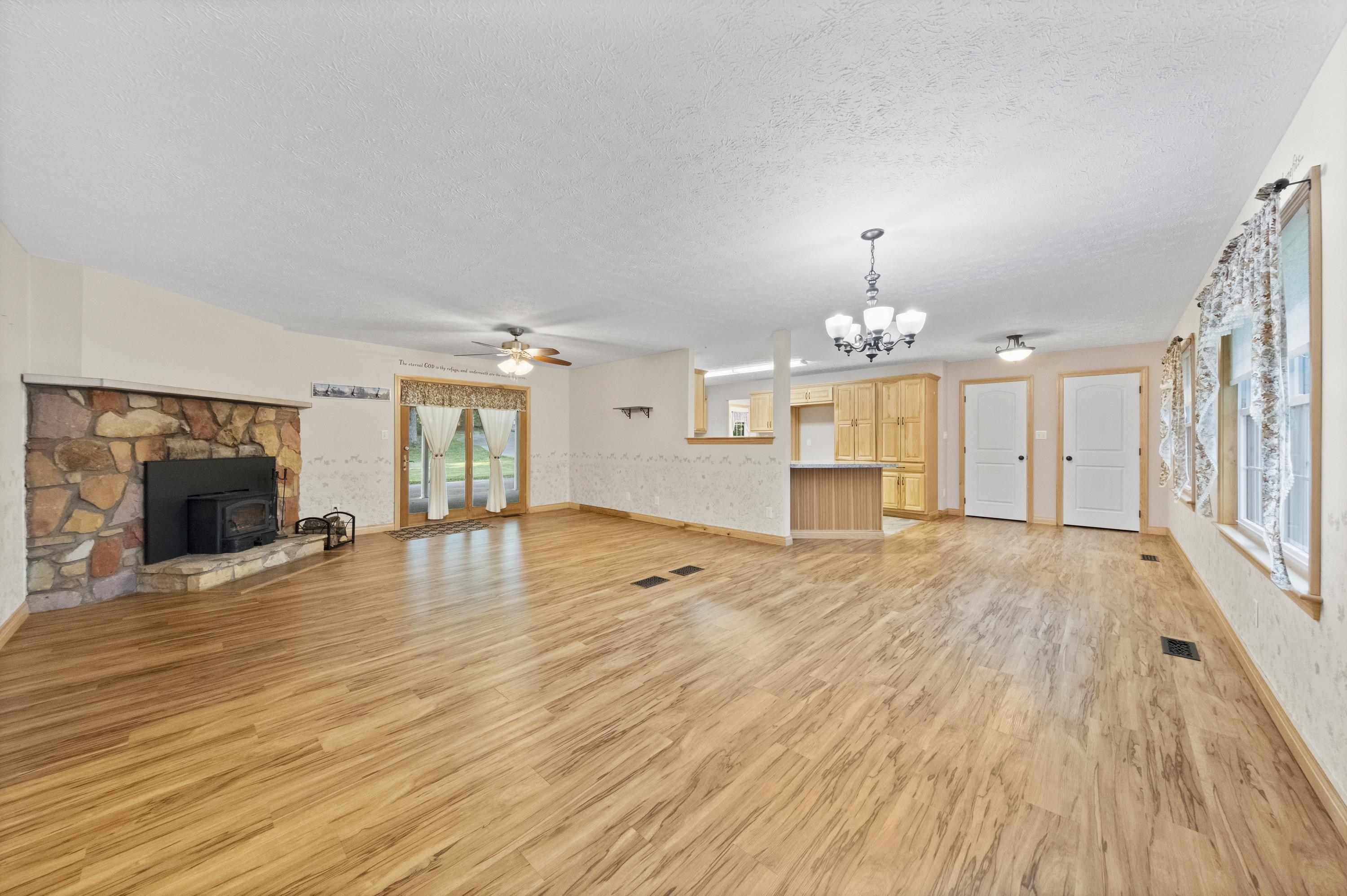 https://zimg.paragon.ice.com/ParagonImages/Property/PH/AABRKY/60908/5/0/0/ad229a8a7dfc82e21874740860c4314b/0/443e42907d66bbc52d558a7005932a19/60908-8b908574-3c37-4c6d-aaa6-754a83d98762.JPG