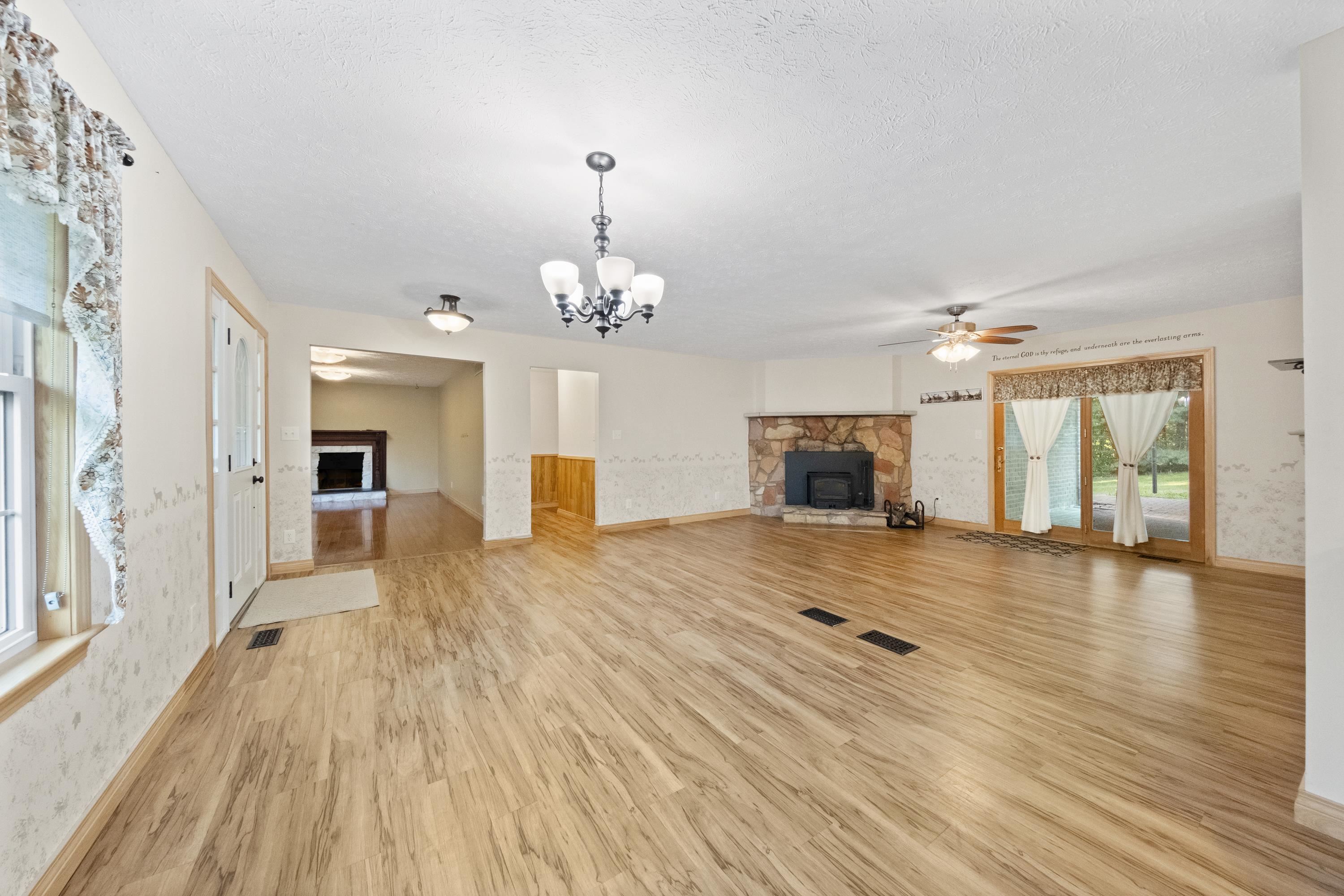 https://zimg.paragon.ice.com/ParagonImages/Property/PH/AABRKY/60908/6/0/0/3c31a3d4dccf71d1b9c30a59c3ba7769/0/443e42907d66bbc52d558a7005932a19/60908-20cbe237-1b87-42e1-897b-cb9a2b78af70.JPG