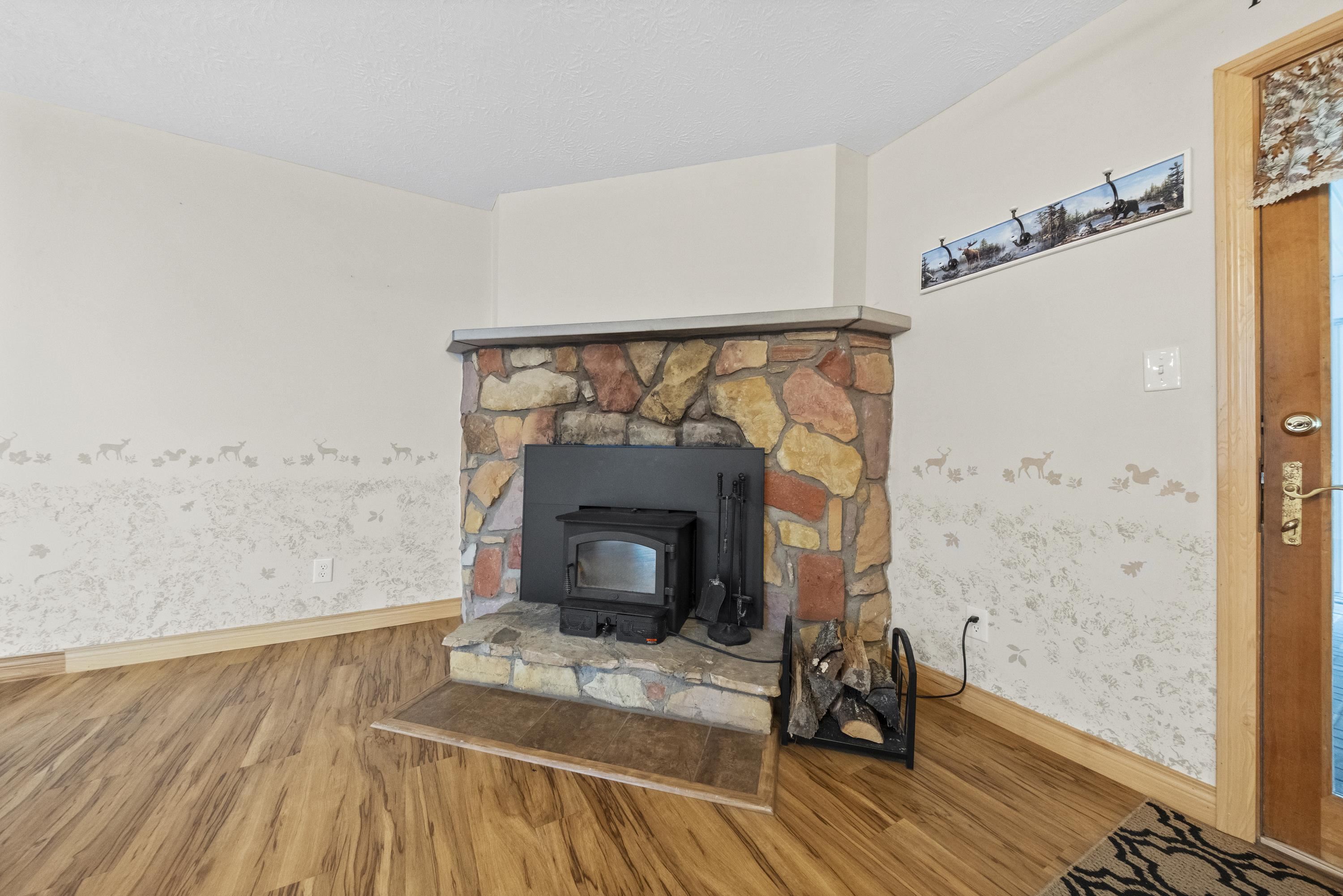 https://zimg.paragon.ice.com/ParagonImages/Property/PH/AABRKY/60908/8/0/0/2ef35320b24ed34f4b5465a8145bd02f/0/443e42907d66bbc52d558a7005932a19/60908-2d49c7b0-ce0d-4c37-ae69-a3f3c358b5df.JPG