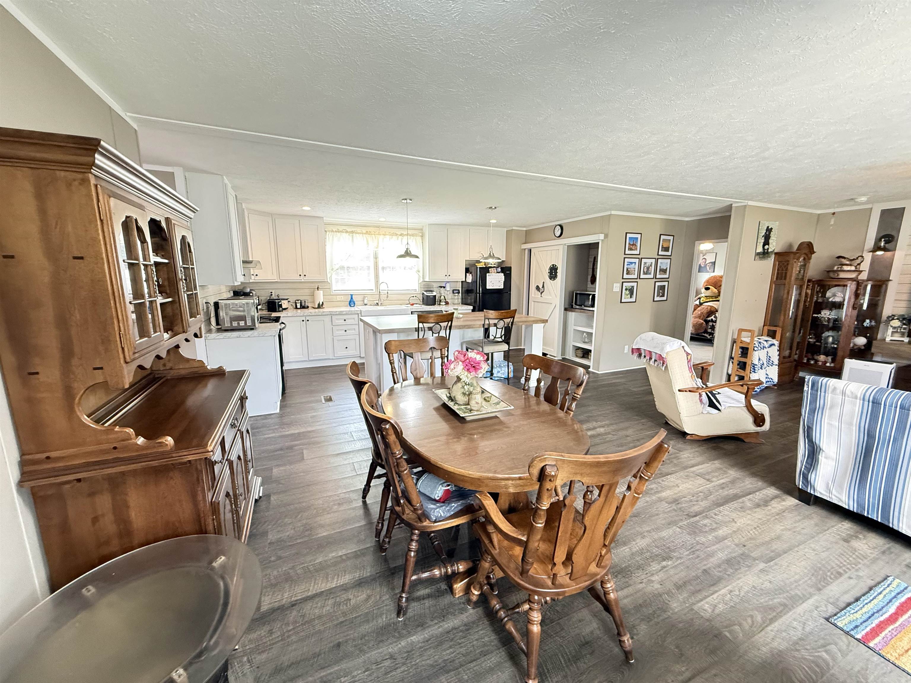 https://zimg.paragon.ice.com/ParagonImages/Property/PH/AABRKY/60920/10/0/0/630daa72b160d16989d6ee262c7712a9/0/11ca621c26f97b4b3cb6b8d1b700308c/60920-32f7cf8b-4e0b-4352-b272-a89b67b7d248.JPG
