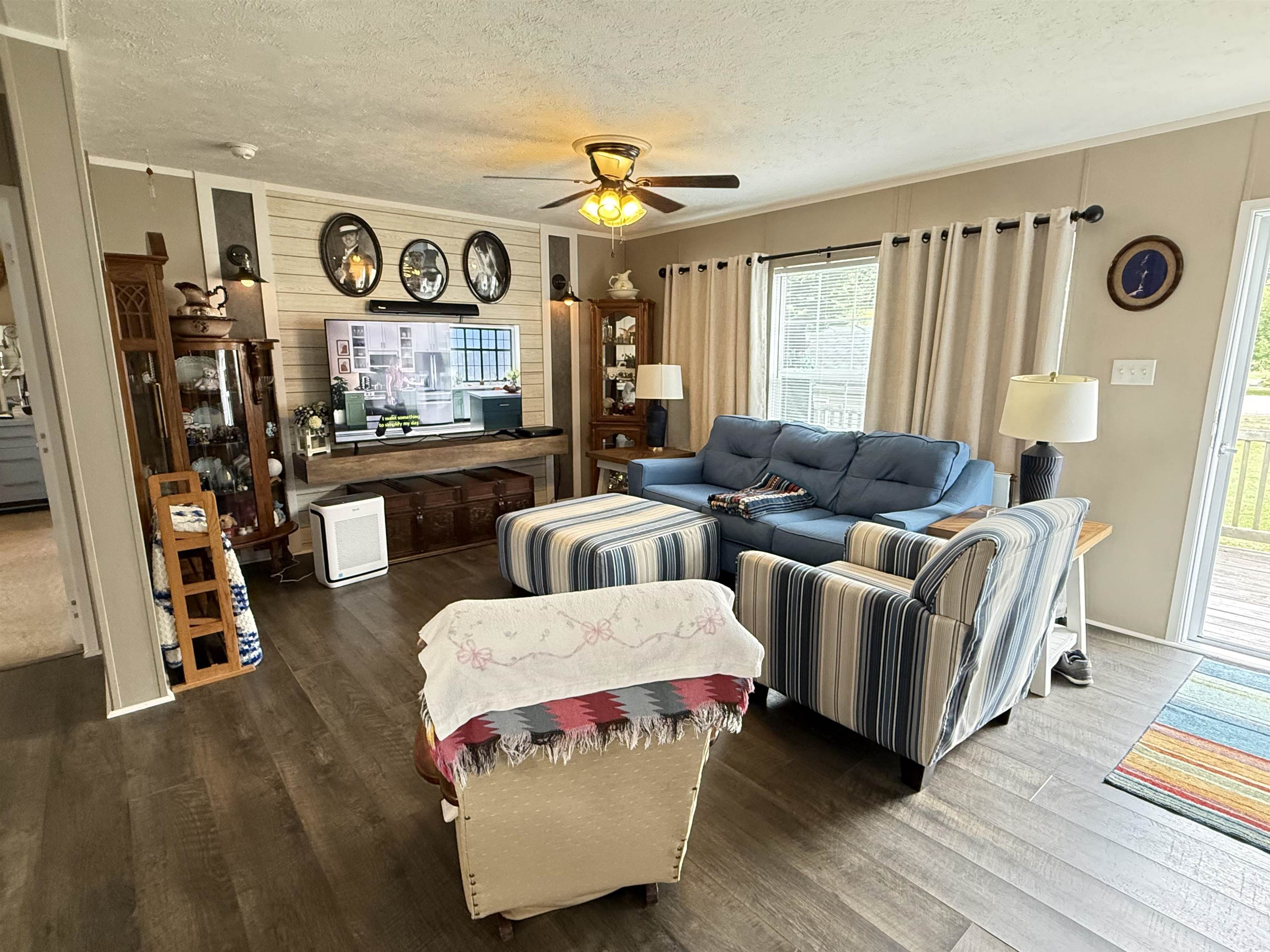 https://zimg.paragon.ice.com/ParagonImages/Property/PH/AABRKY/60920/3/0/0/9d2e8c36856ef2f51ab3d0f7f43f0ffa/0/11ca621c26f97b4b3cb6b8d1b700308c/60920-4bafa716-f2d5-4c44-87e1-87eaeebffd3a.JPG