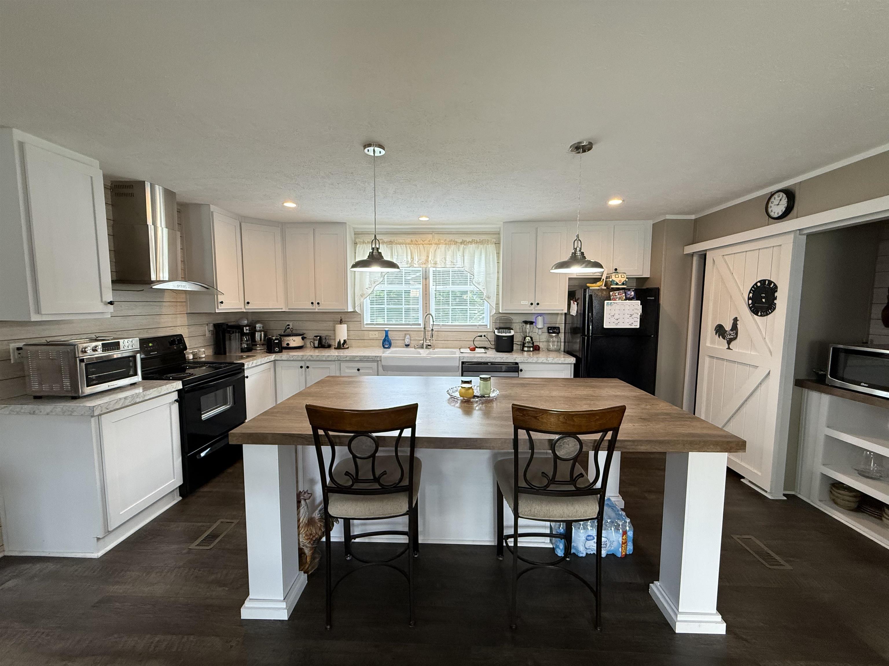 https://zimg.paragon.ice.com/ParagonImages/Property/PH/AABRKY/60920/5/0/0/16cac14c63804a44954b8956c8dc8a93/0/11ca621c26f97b4b3cb6b8d1b700308c/60920-0097d1ae-7ed2-4e5e-ab0a-995b3b4ee116.JPG