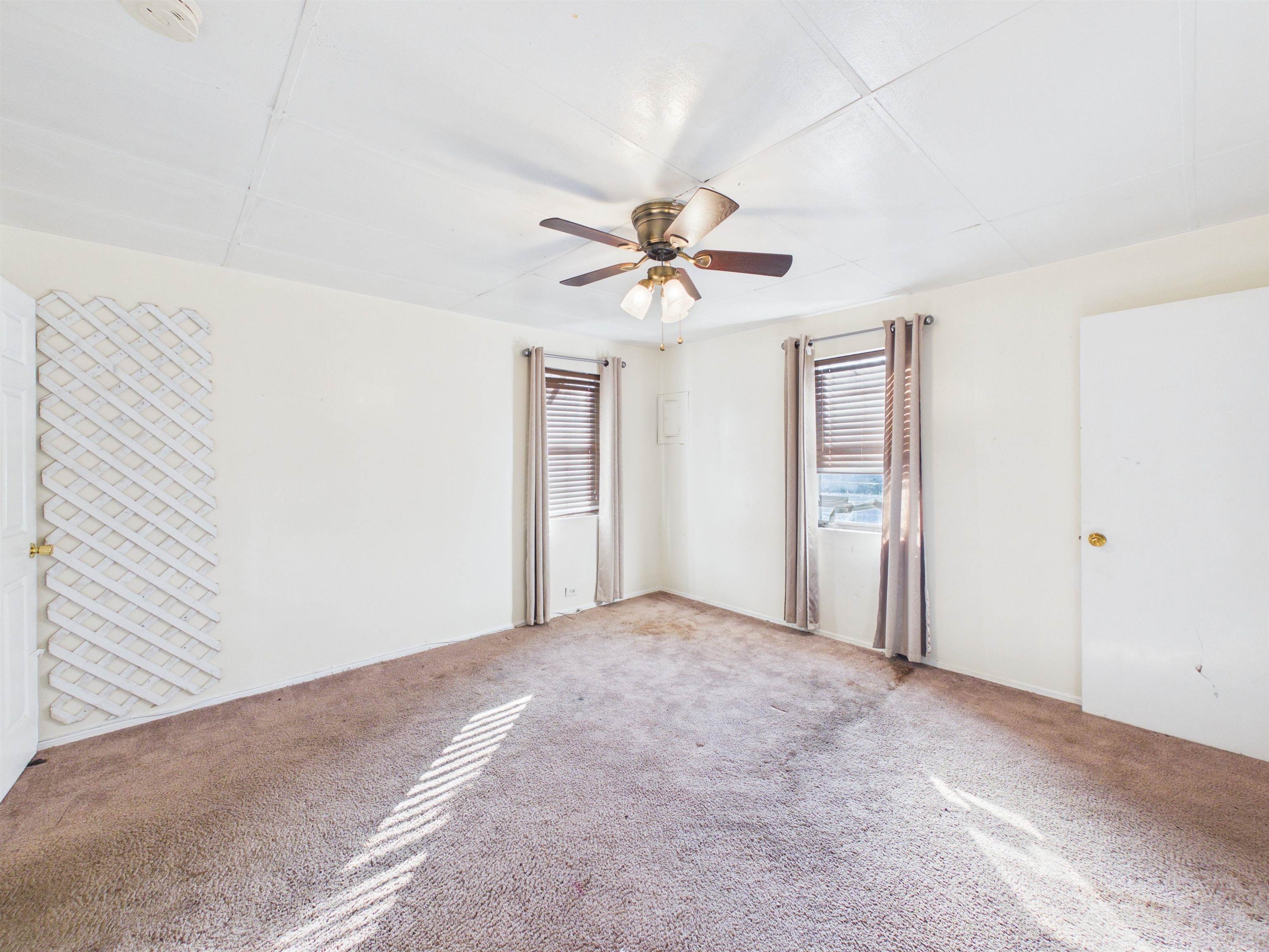 https://zimg.paragon.ice.com/ParagonImages/Property/PH/AABRKY/60921/5/0/0/877ad9193c694bc03fcfa88f0a647a1e/0/c6b2b257f73b03d4172c648fa4b939e8/60921-9bb0f198-350f-42ef-8d3d-db4f4443854e.JPG