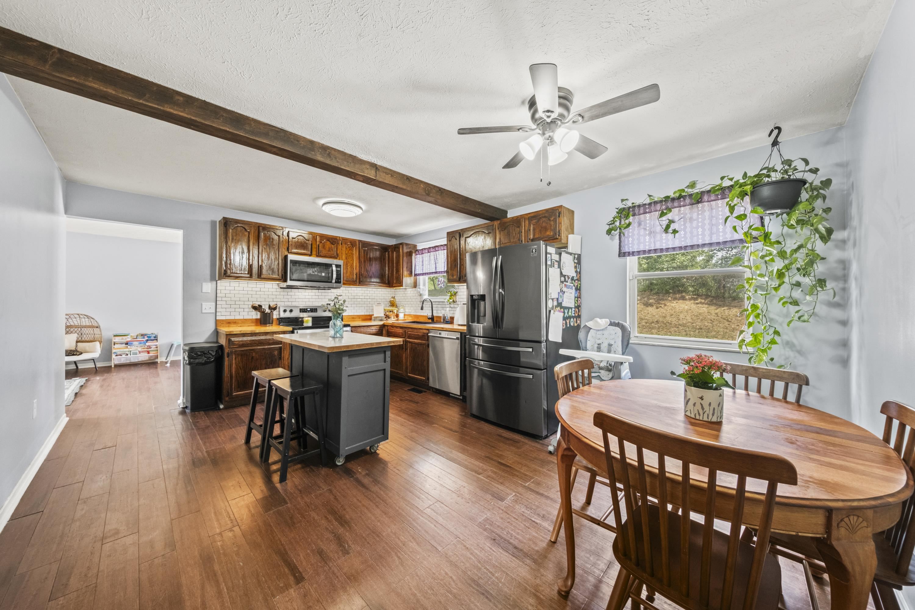 https://zimg.paragon.ice.com/ParagonImages/Property/PH/AABRKY/60922/10/0/0/77a176ac56c732ab3ea73a1166e414c9/0/dede5c908e394db7fc70e2f5be9c3a1a/60922-3d46ed78-afc1-4d6e-91e9-e29da22b636f.JPG