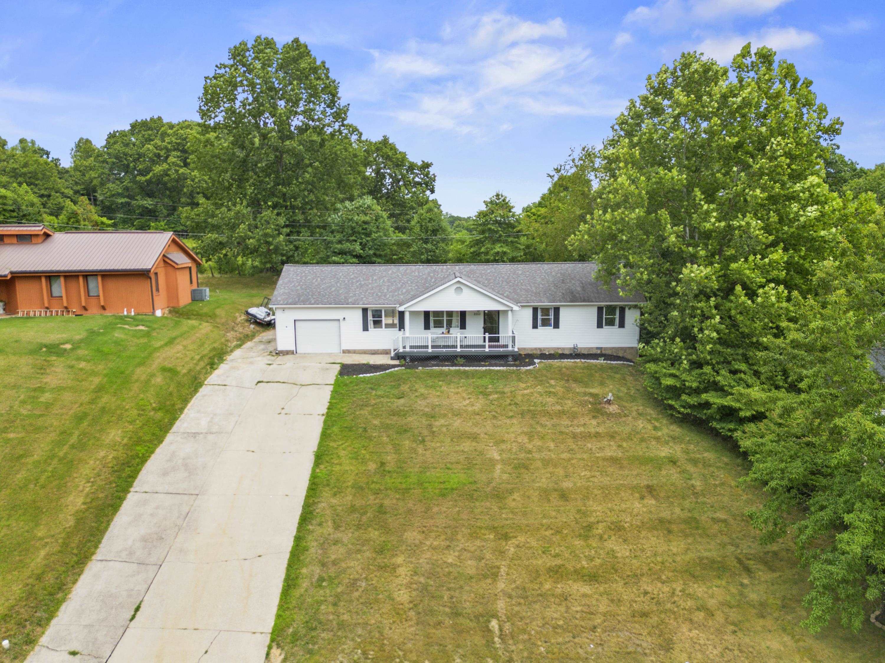 https://zimg.paragon.ice.com/ParagonImages/Property/PH/AABRKY/60922/2/0/0/494456fc097372b2388a18ae0766a13b/0/dede5c908e394db7fc70e2f5be9c3a1a/60922-8aa729dc-3914-4bf9-b69b-8a4f5b61e66b.JPG