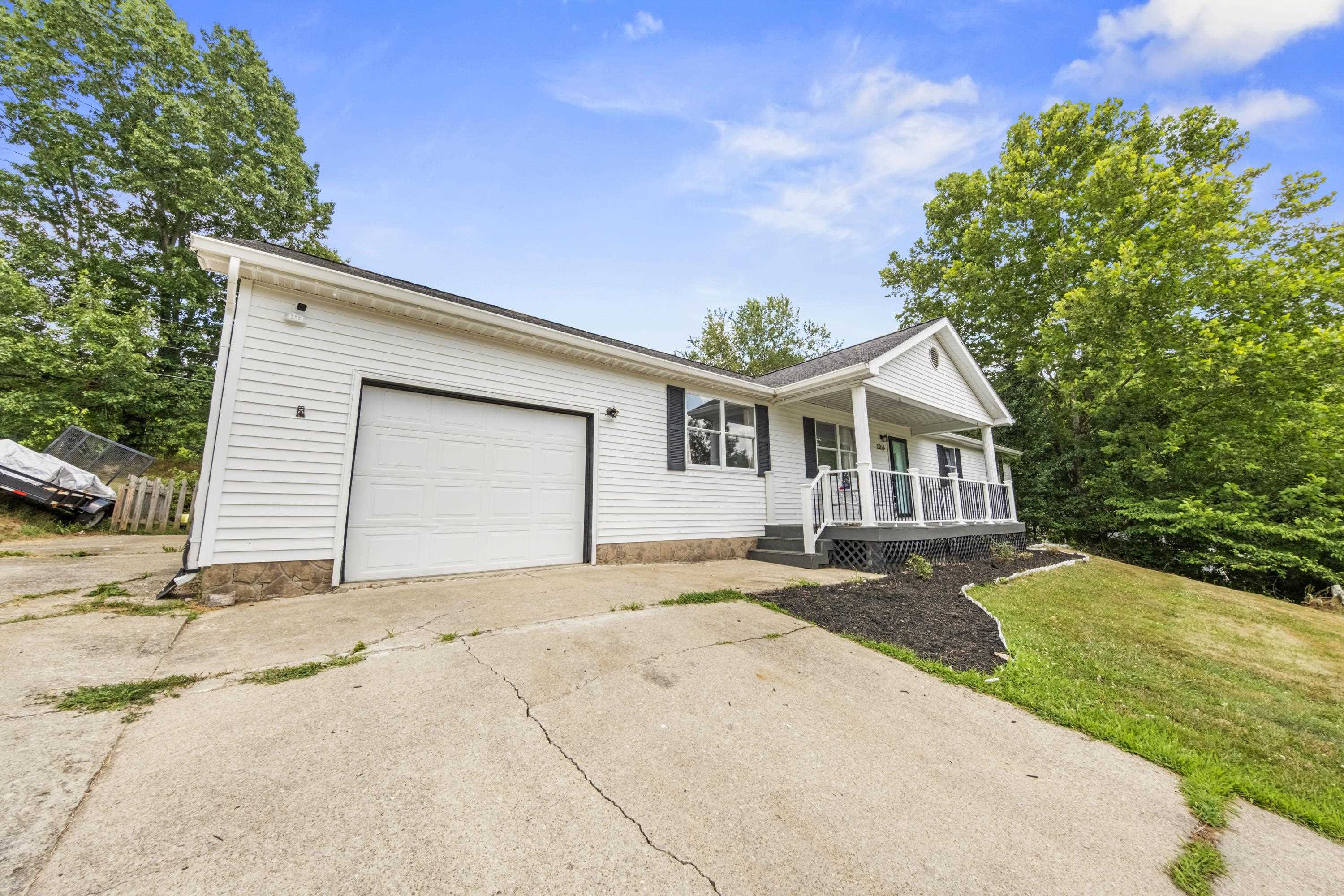 https://zimg.paragon.ice.com/ParagonImages/Property/PH/AABRKY/60922/3/0/0/9a1ee072b5e12d7641a8c6cc4d0bce88/0/dede5c908e394db7fc70e2f5be9c3a1a/60922-8aa96800-bda5-4c77-b846-f97fb89f53af.JPG