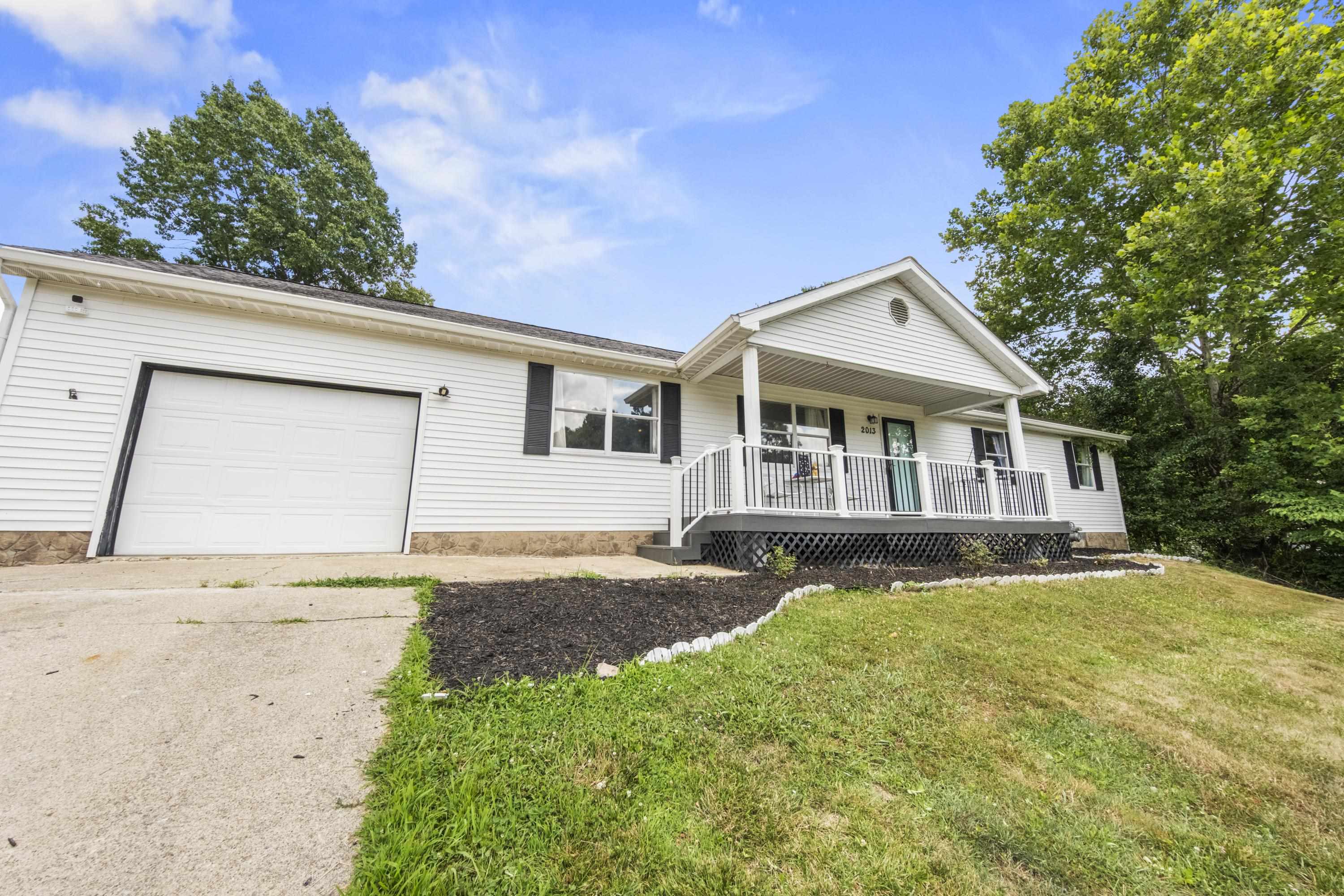 https://zimg.paragon.ice.com/ParagonImages/Property/PH/AABRKY/60922/4/0/0/4c98d08a23a8fe913f39a16c228cb823/0/dede5c908e394db7fc70e2f5be9c3a1a/60922-1f165ec4-2519-4fe1-996b-598436063ba1.JPG