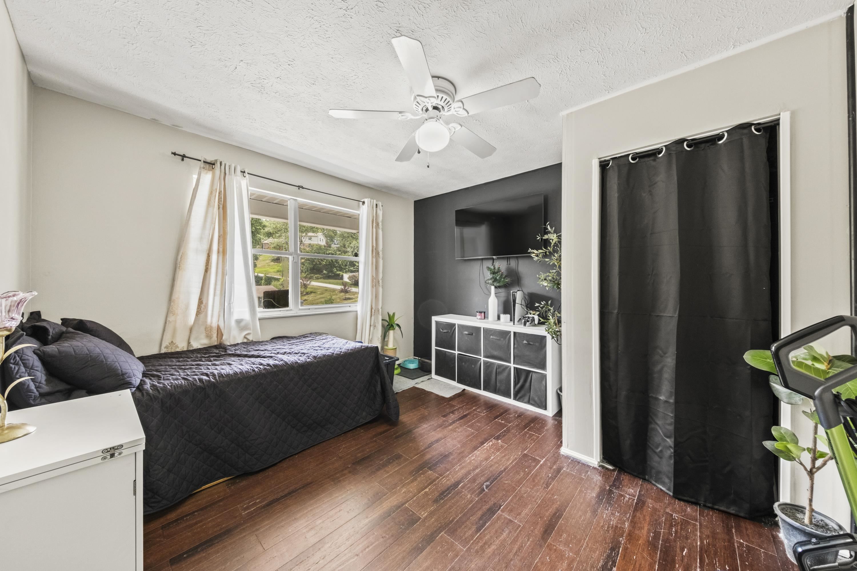 https://zimg.paragon.ice.com/ParagonImages/Property/PH/AABRKY/60922/8/0/0/1c5652661c7f51a7e7b2a87785ca4bc3/0/dede5c908e394db7fc70e2f5be9c3a1a/60922-9d9d5b77-1f51-4098-9089-4d4fc4f37424.JPG